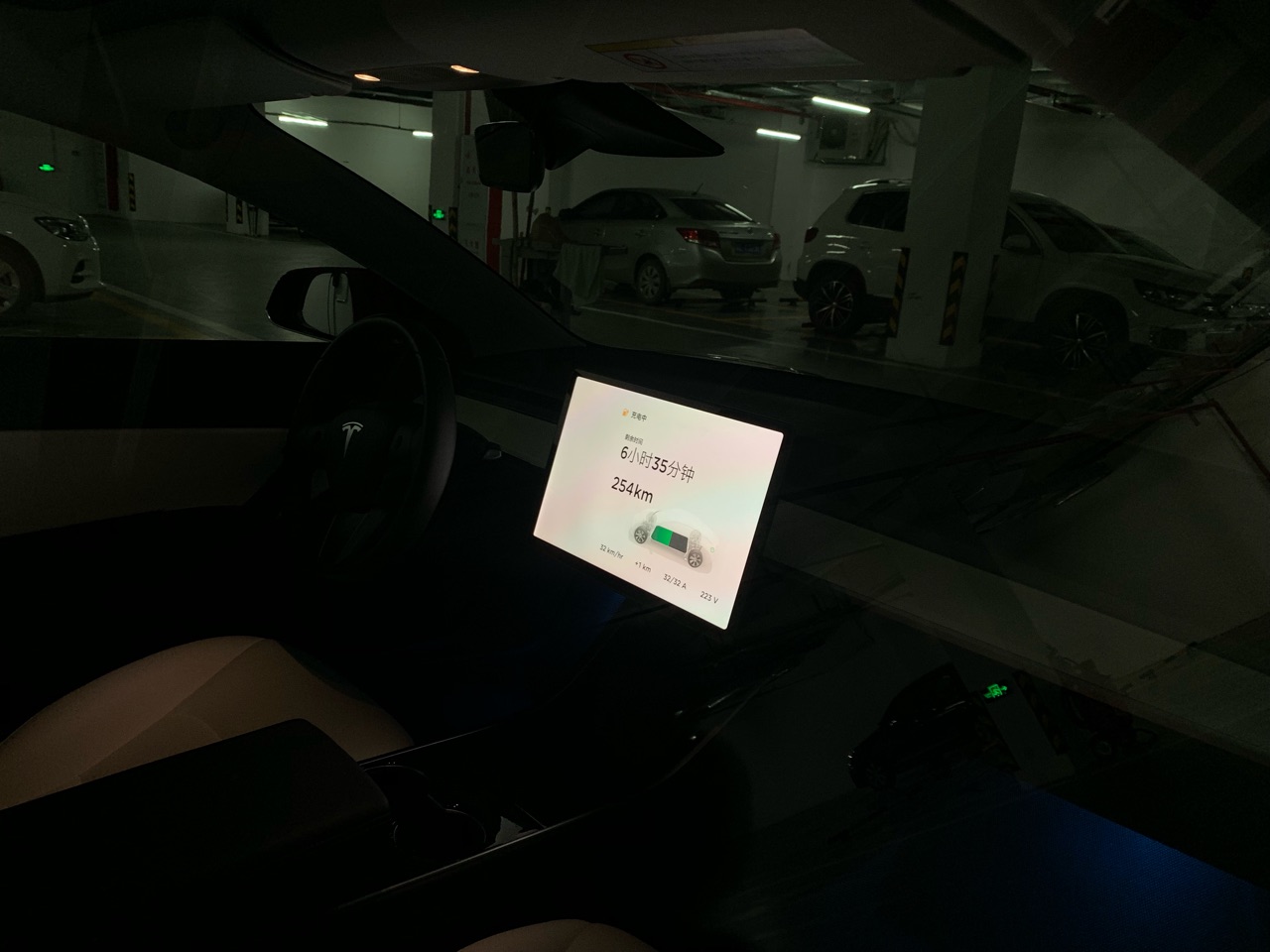 本来没打算补电，发现入住酒店居然有蔚来的目的地充电桩！

哎呀，滋润啊！哈哈 - 图片 5