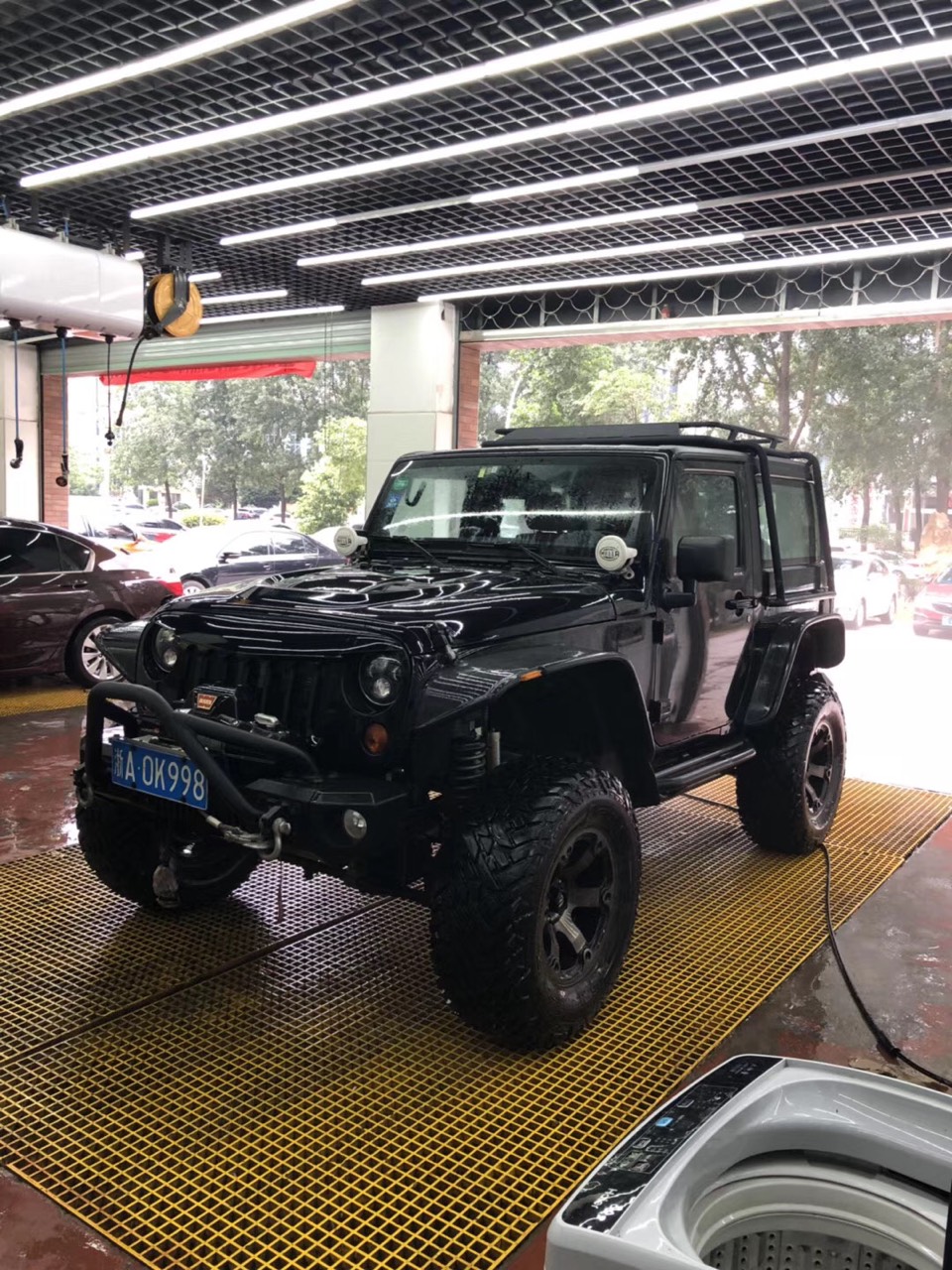 车终于修好了
繁忙的沈半路，永远繁忙
回家路上遇到野牛
终于摆脱用改装的JR代步的悲剧生活了
一杯咖啡结束没有特斯拉的日子
 - 图片 6