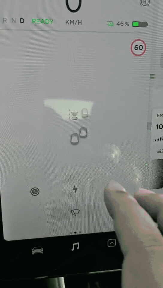 系统是32.2。以前也没在意过，最近发现显示跟在正后方的车辆识别一直在闪动。大家也是这样吗？重启过了，感应也擦干净了，还是闪。每次都这样。 - 图片 1