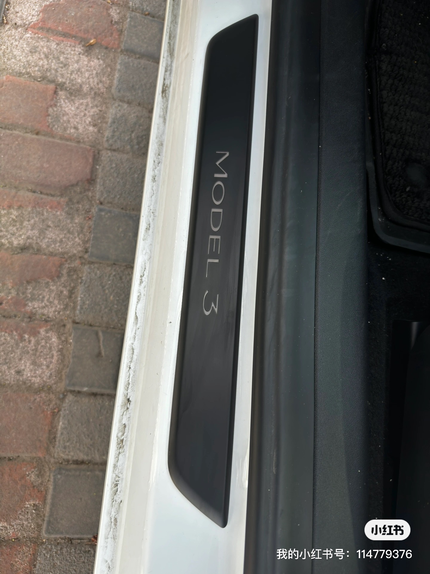 特斯拉 3P前迎宾发光踏板确实挺香～
特斯拉京东官网买的（前迎宾发光踏板）一对
价格 1065元 就前门两边（后门是没有的）从发货到签收是2天，提前预约 app 服务（可上门）（可进店） 工时费149 - 图片 1