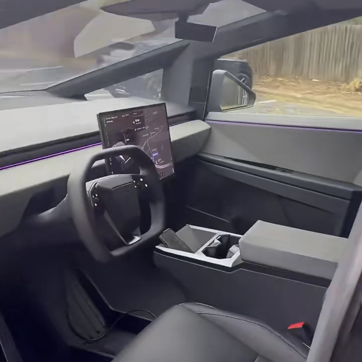 猜测一下2024小改Model S/X的氛围灯
都知道今年年中，S和X会迎来小改，主要加入CyberTruck同款前车头摄像头和氛围灯。
而氛围灯目前官方出的有三种
Model Y偷懒型：仪表台饰板加 - 图片 3