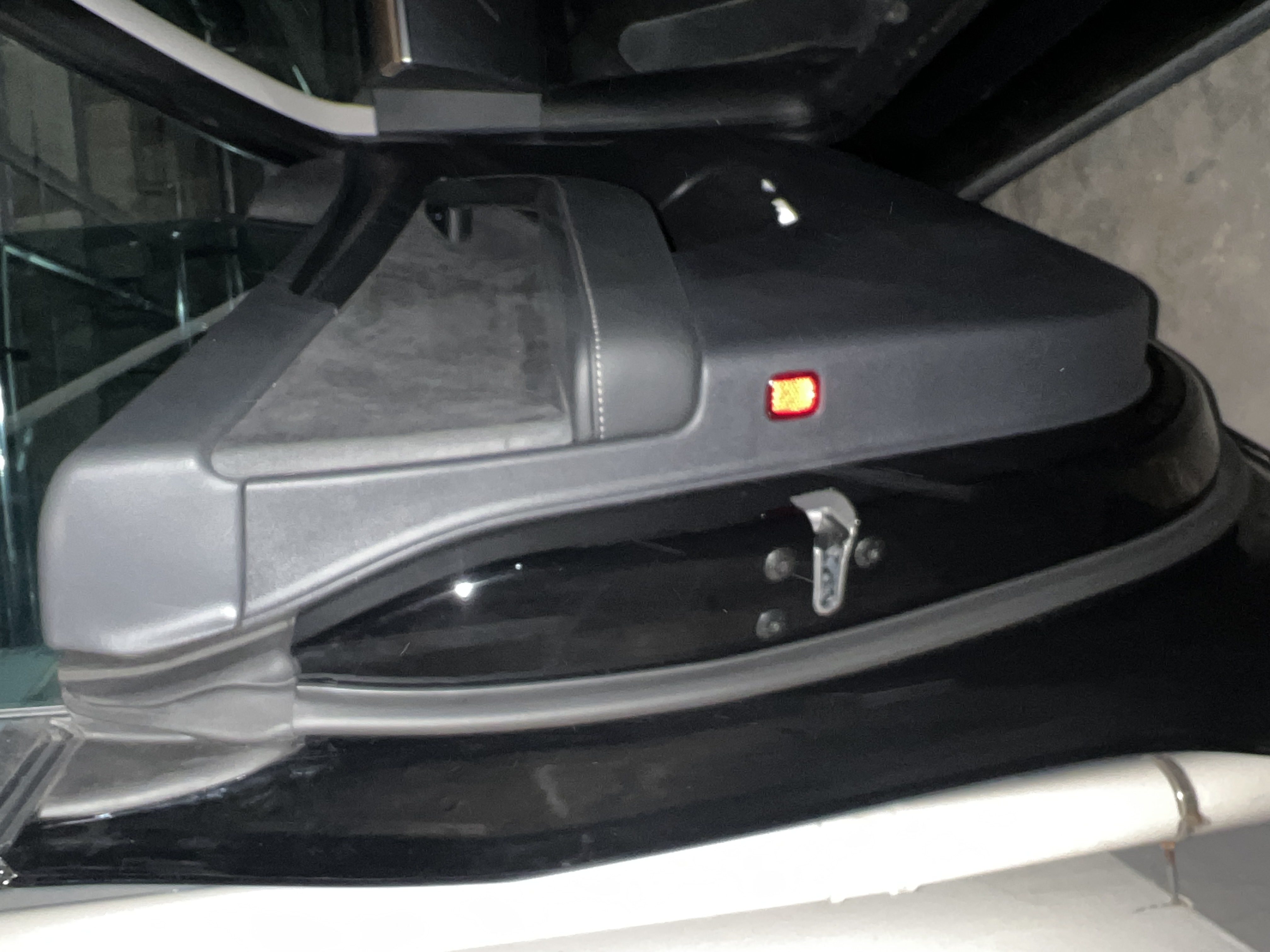 车门上这个小红灯会不会亮啊 - 图片 1