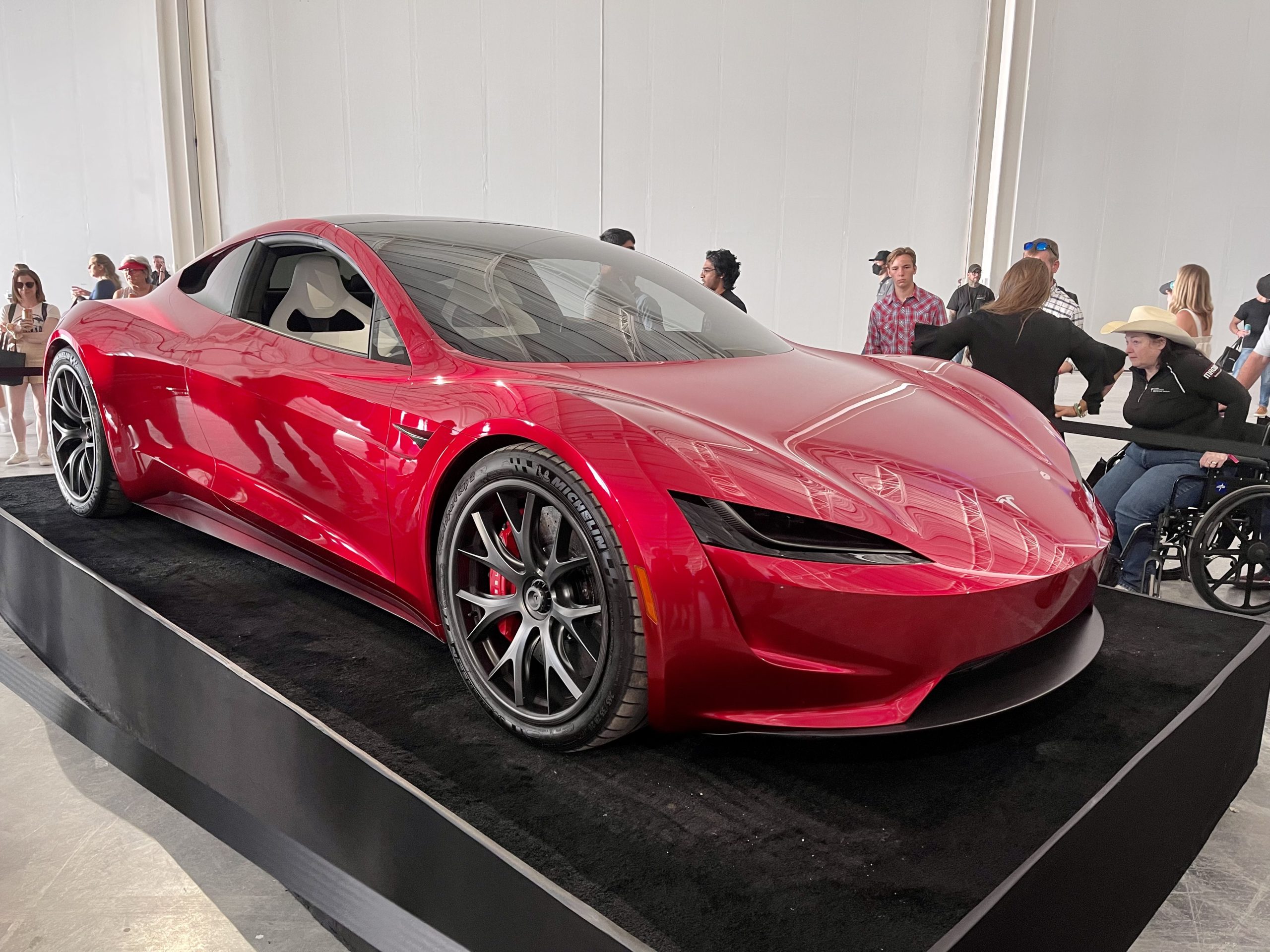 Tesla下一代Roadster将第二次延期至8月发布！

The Information于2026年6月5日报道，Tesla下一代Roadster将第二次延期至8月发布，地点为得克萨斯州。

该车最 - 图片 1