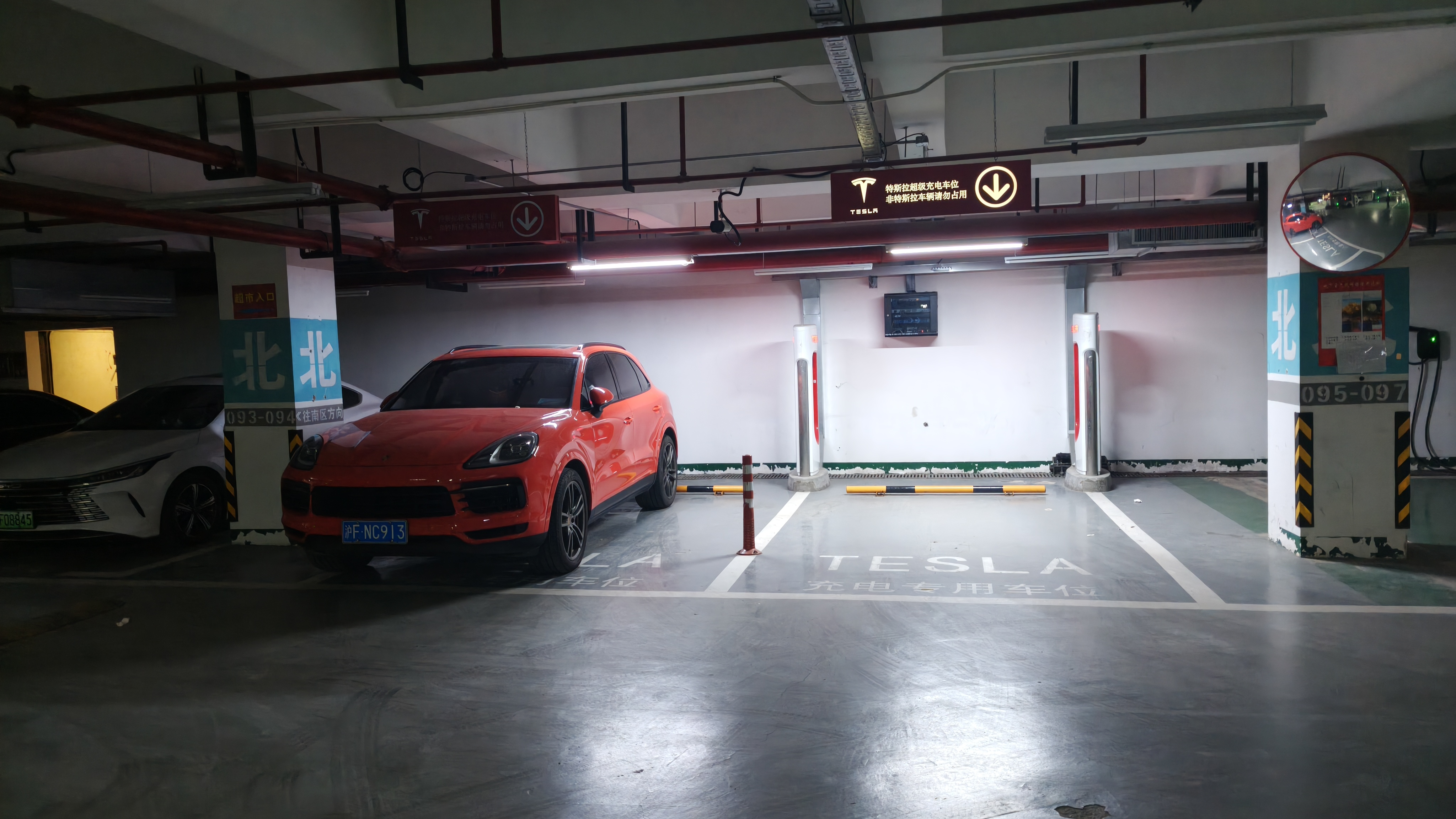 投诉了 不知道是不是有用 这地儿原本有地锁 大概被物业直接拆了 - 图片 2