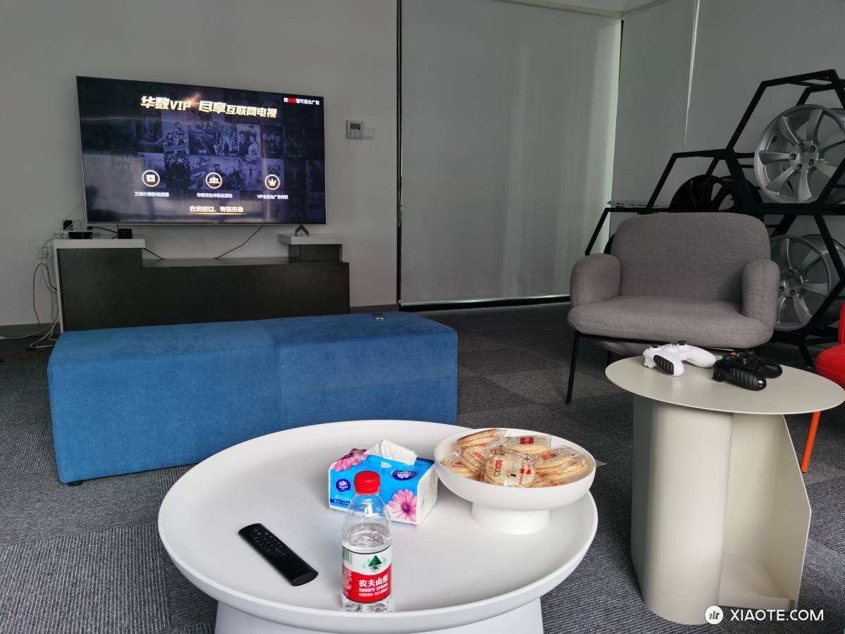 在超级车间(上海)吃雪饼