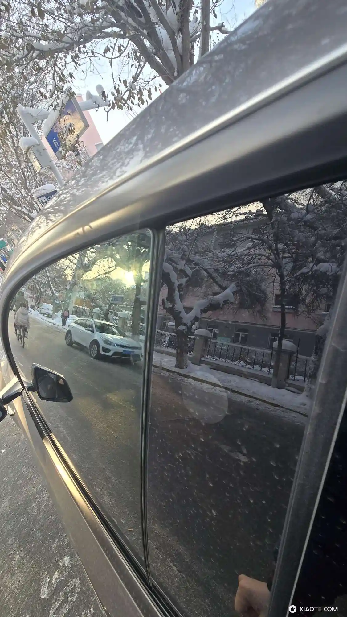 主驾驶的玻璃都会突出来点吗,最后一张副驾驶的好的呢。
- 图片 1