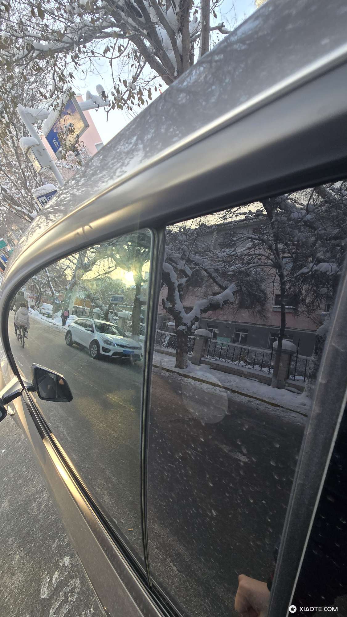 主驾驶的玻璃都会突出来点吗,最后一张副驾驶的好的呢。
- 图片 1