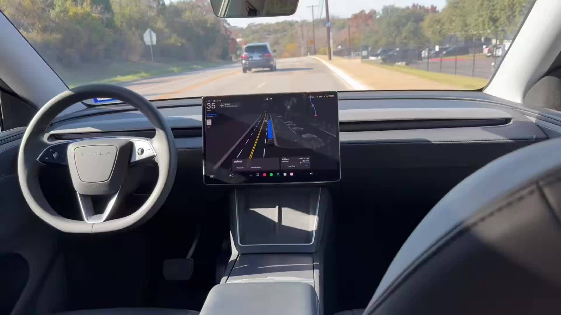 最近特斯拉在内测无安全员 Robotaxi，马斯克本人上周末试乘环游了奥斯汀，第一段视频是 AI 团队高管试乘分享，第二段是团队成员带宠物一起试乘，这种情况下员工自己上最有说服力。

#特斯拉#

# - 图片 1