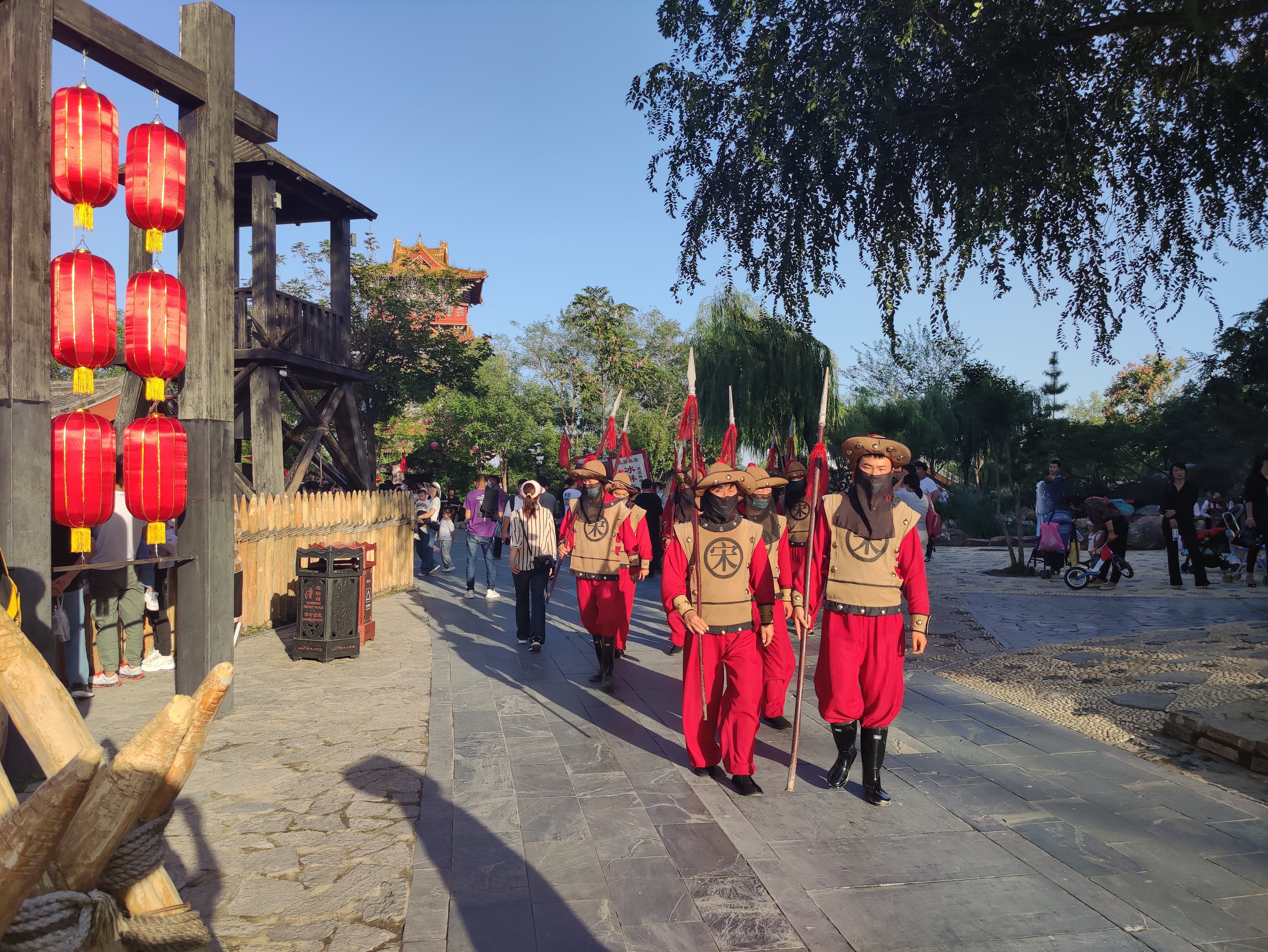 国庆长假第二天，驻马店到开封，打卡清明上河园。还好人不多。晚上的表演值得推荐 - 图片 7