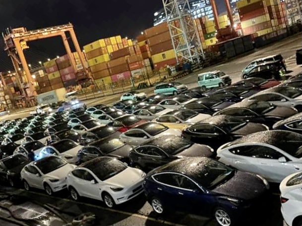 Welcome to Hong Kong
一（艘）船能拉三百（台）车 - 图片 2