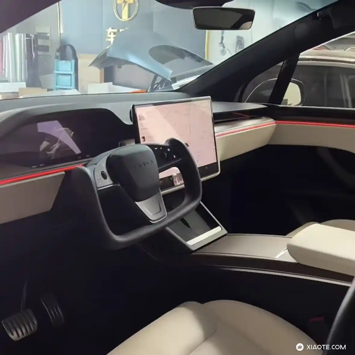 猜测一下2024小改Model S/X的氛围灯
都知道今年年中,S和X会迎来小改,主要加入CyberTruck同款前车头摄像头和氛围灯。
而氛围灯目前官方出的有三种
Model Y偷懒型:仪表台饰板加 - 图片 4