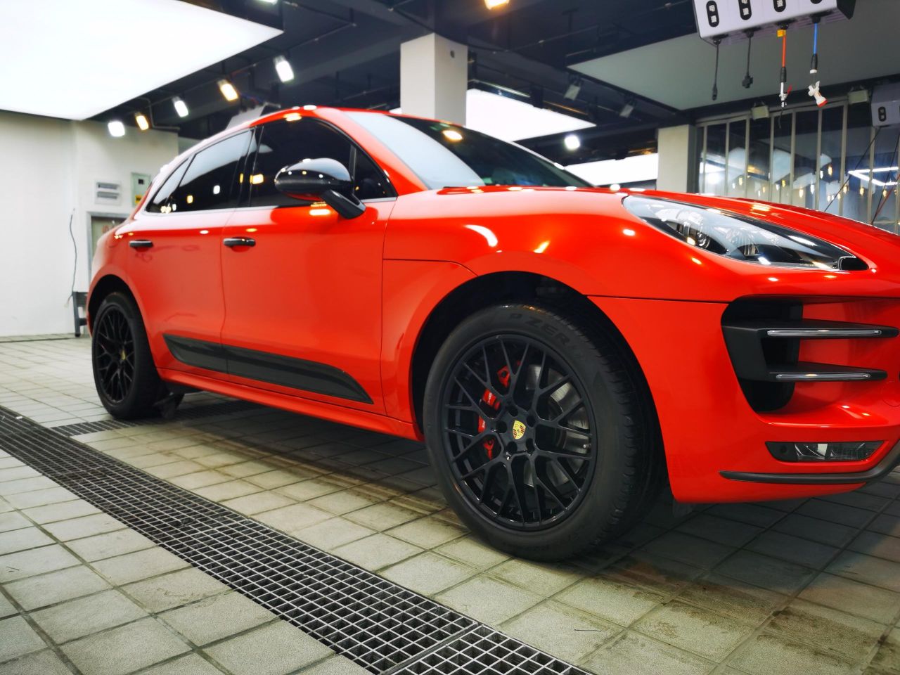 🔹超级车间| 保时捷Macan改色🔹

· 超亮金属火红

老板们来验收一下两天的改色成果吧!
车身+内饰改色
实力书写协调之美~
颜色超靓！
细节满分！ - 图片 1