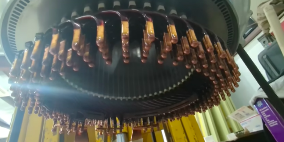 第376批《道路机动车辆生产企业及产品公告》新产品公示

特斯拉备案了modely的两款新电机：4D1和4D3，功率不变，优化逆变器设计，减轻2公斤 - 图片 7