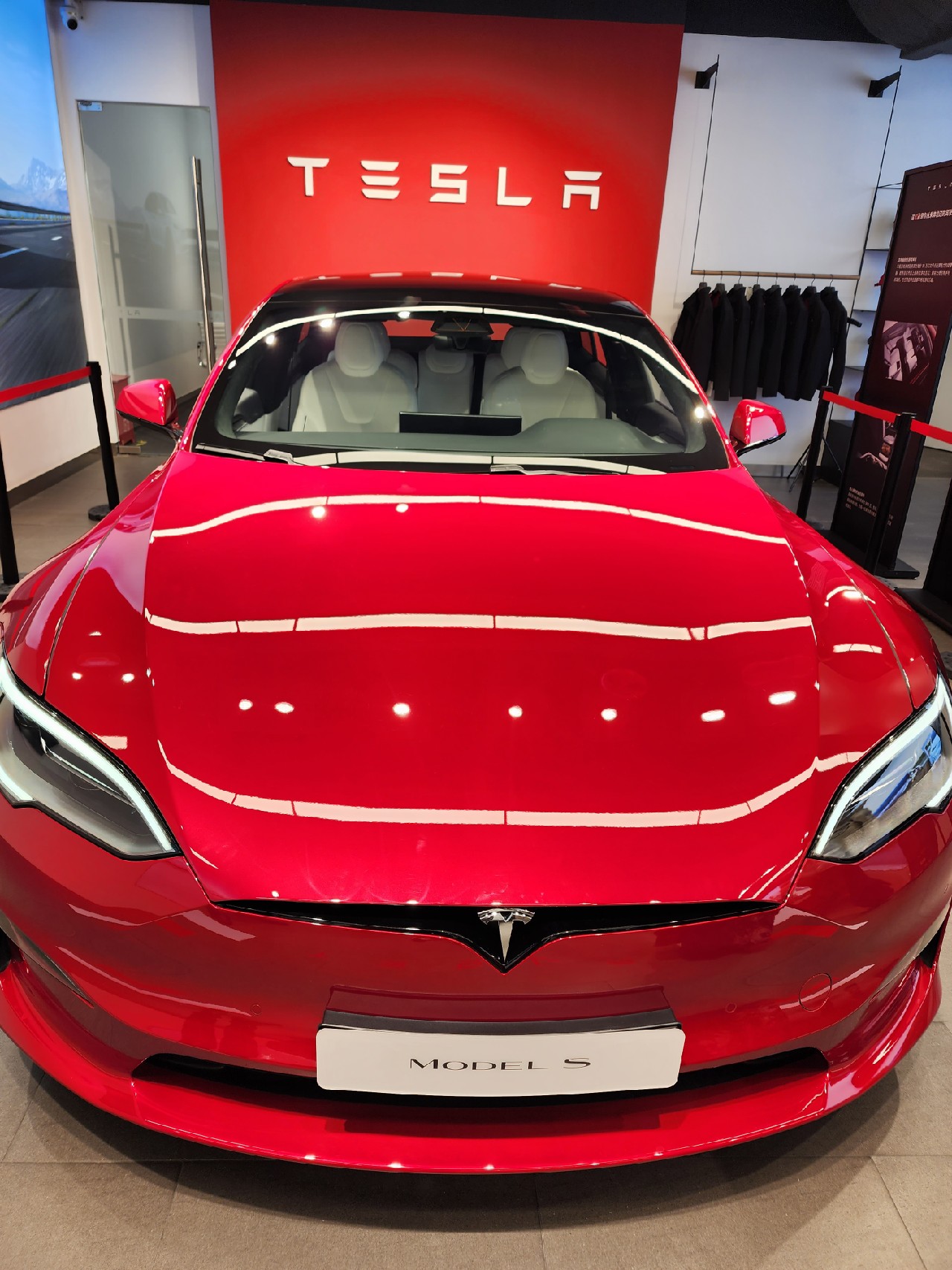 终于摸到model s plaid
帅气 - 图片 2