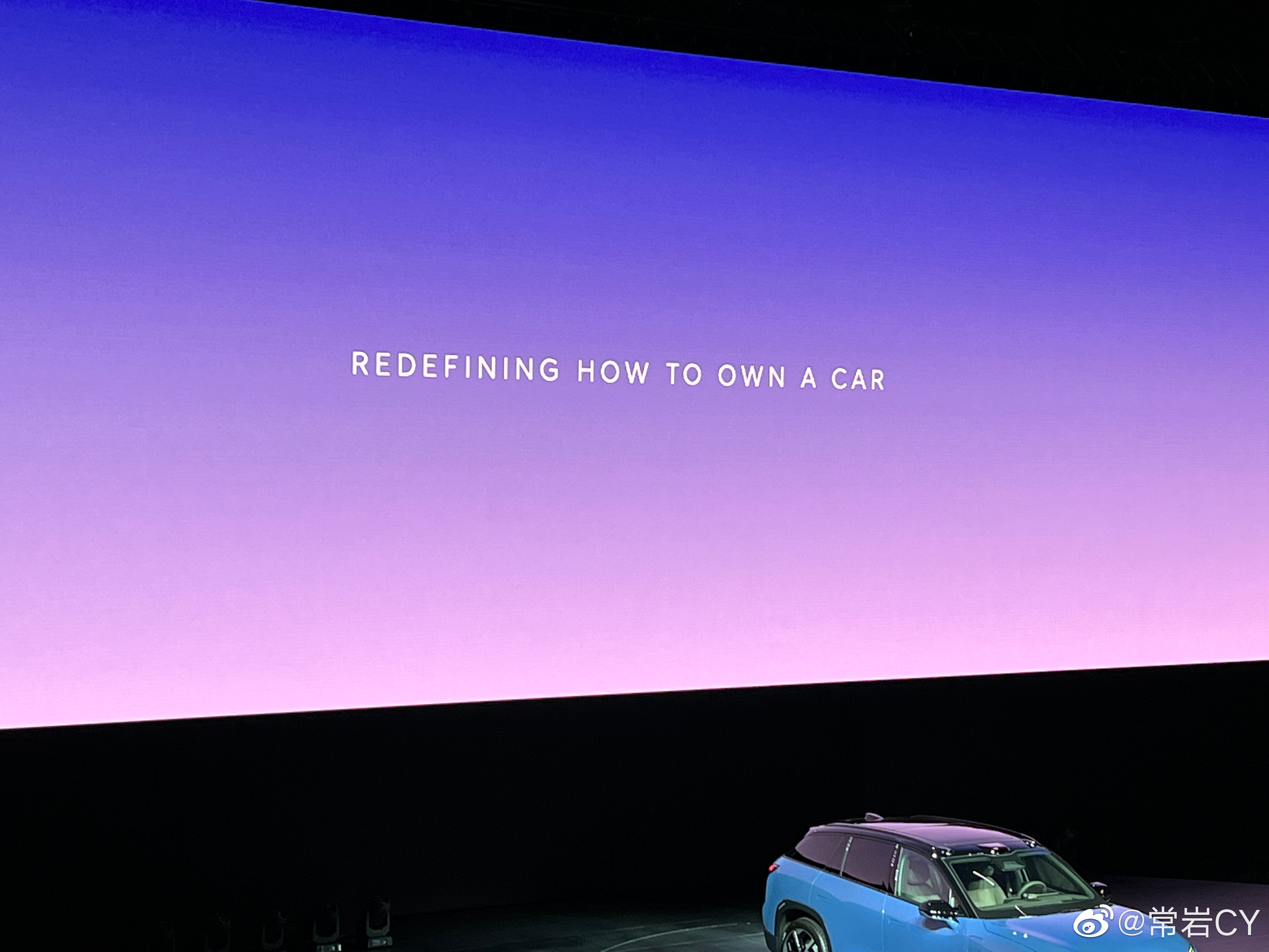 蔚来宣布推出NIO Subscription，在欧洲订阅制长租车辆。

最短1个月起租，月费会随着车辆寿命递减，享受蔚来全部服务。

以ET7为例，不含电池一个月大约8000人民币。

服务在今年就将 - 图片 1