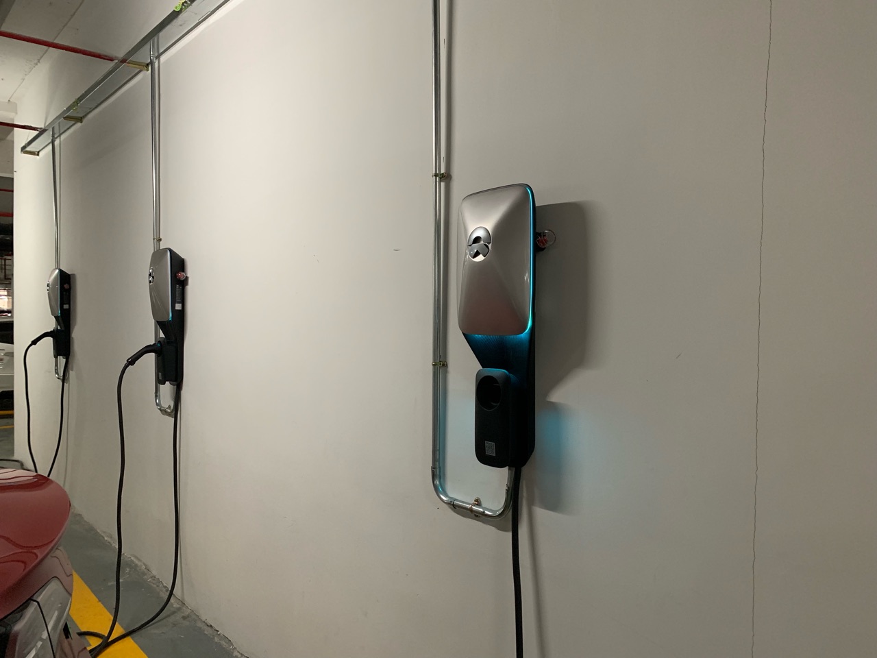 本来没打算补电，发现入住酒店居然有蔚来的目的地充电桩！

哎呀，滋润啊！哈哈 - 图片 2