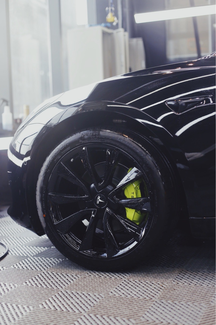 黑化先告一段落 钢琴烤漆黑轮毂加骚绿卡钳 不太喜欢黑武士的乌漆麻黑 外加一个小尾翼 又是一个小细节 慢慢都会变成自己喜欢的样子 - 图片 6