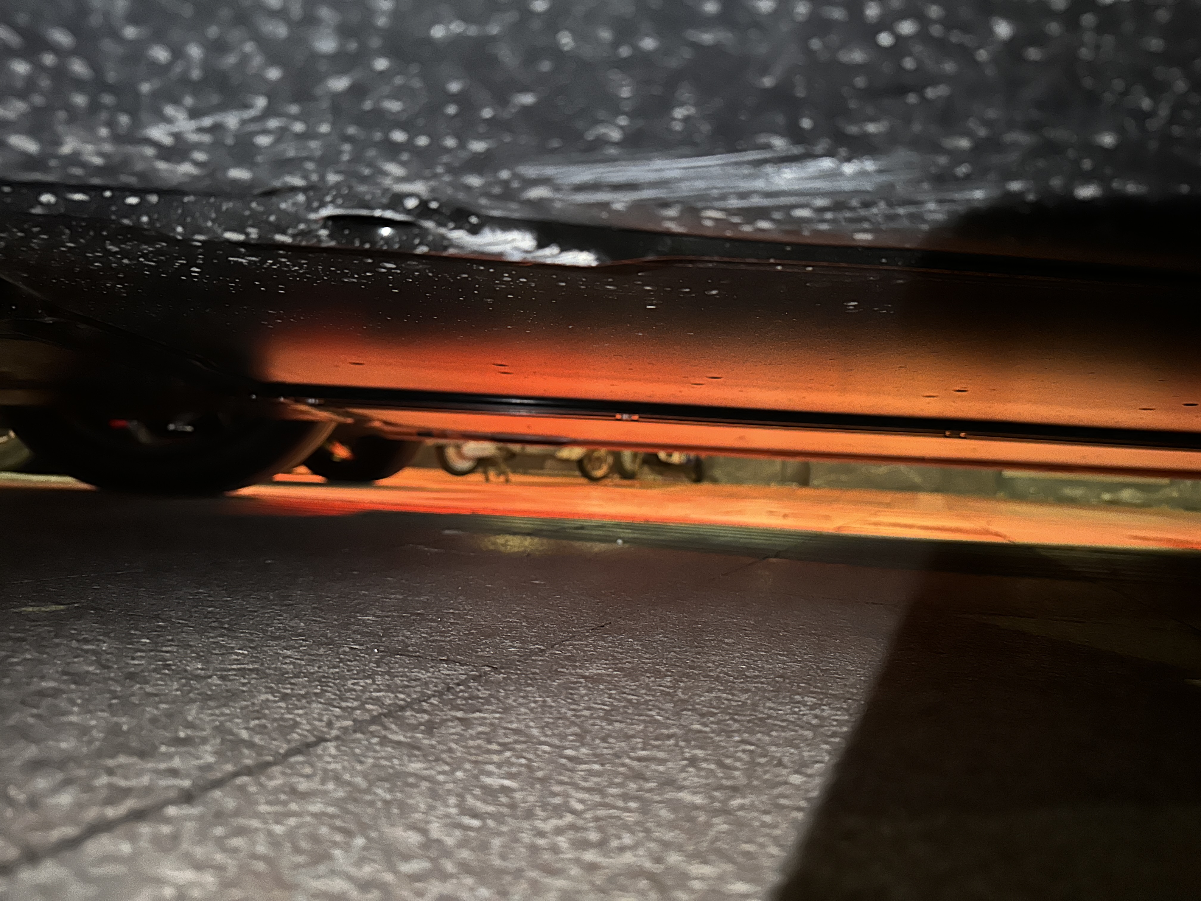 兄弟们，磕到底盘侧边了，这种情况要报保险吗？ - 图片 1