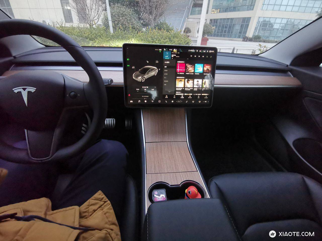 淘宝买的贴纸,本来买着玩的,没想到贴好了效果还可以,跟木饰条完美兼容。感觉贴完了比新款内饰好看。
新韭菜的一点心里安慰。 - 图片 1