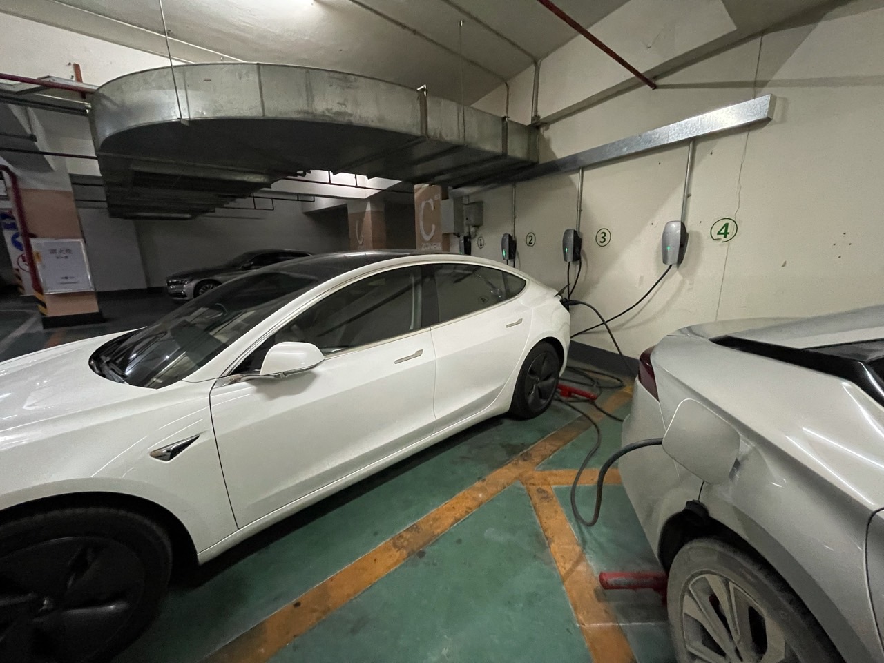 行人警示声，不知道是不是开发人员故意留的bug，一直就有卡关闭的bug，自2021.12的版本之后，又可以卡住行人警示音不响了，不管前进后退都可以一直静音。

不过不建议新车手或对周围观察力不佳的人群 - 图片 1