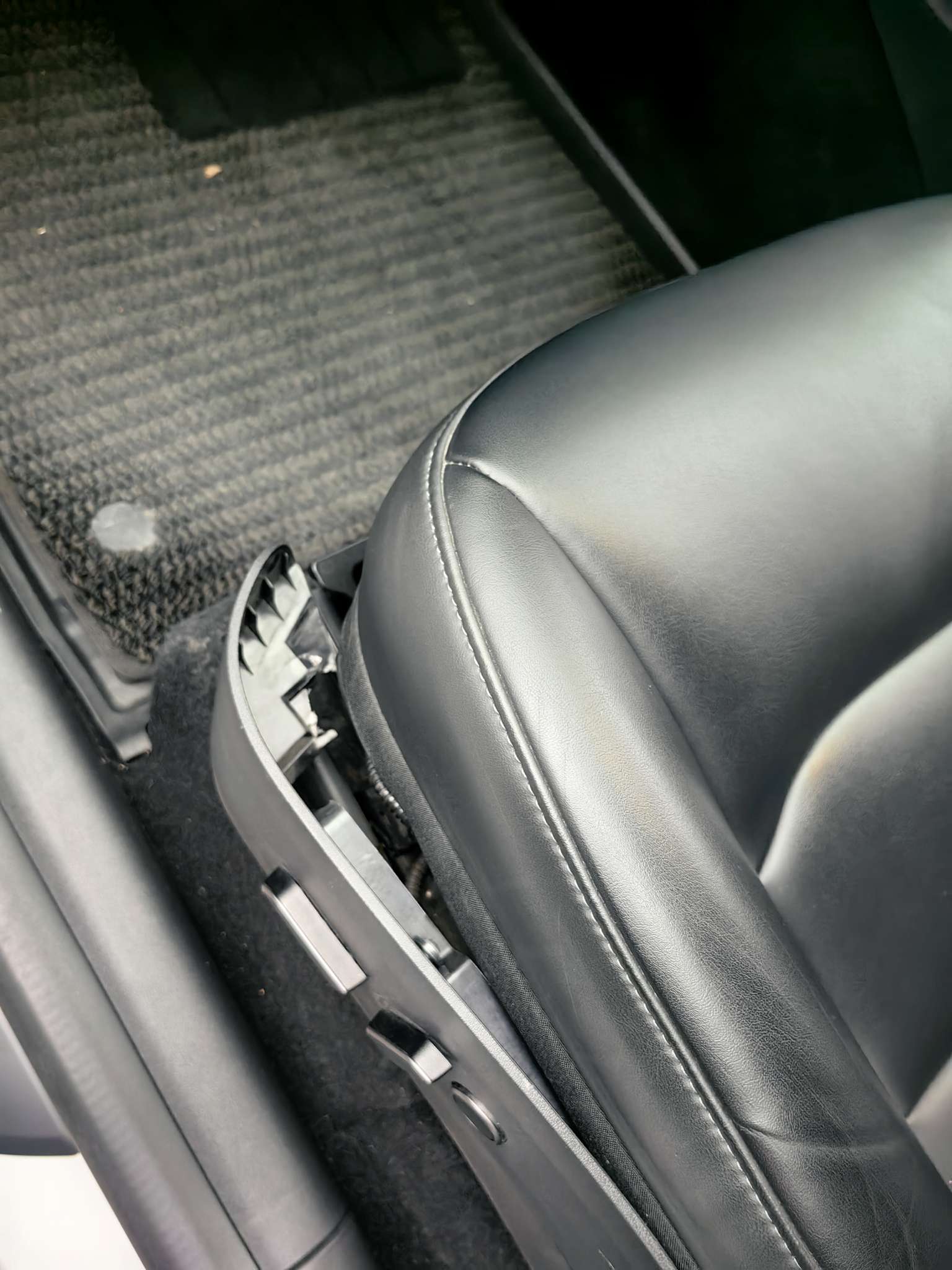 主驾座椅，哦豁 - 图片 2