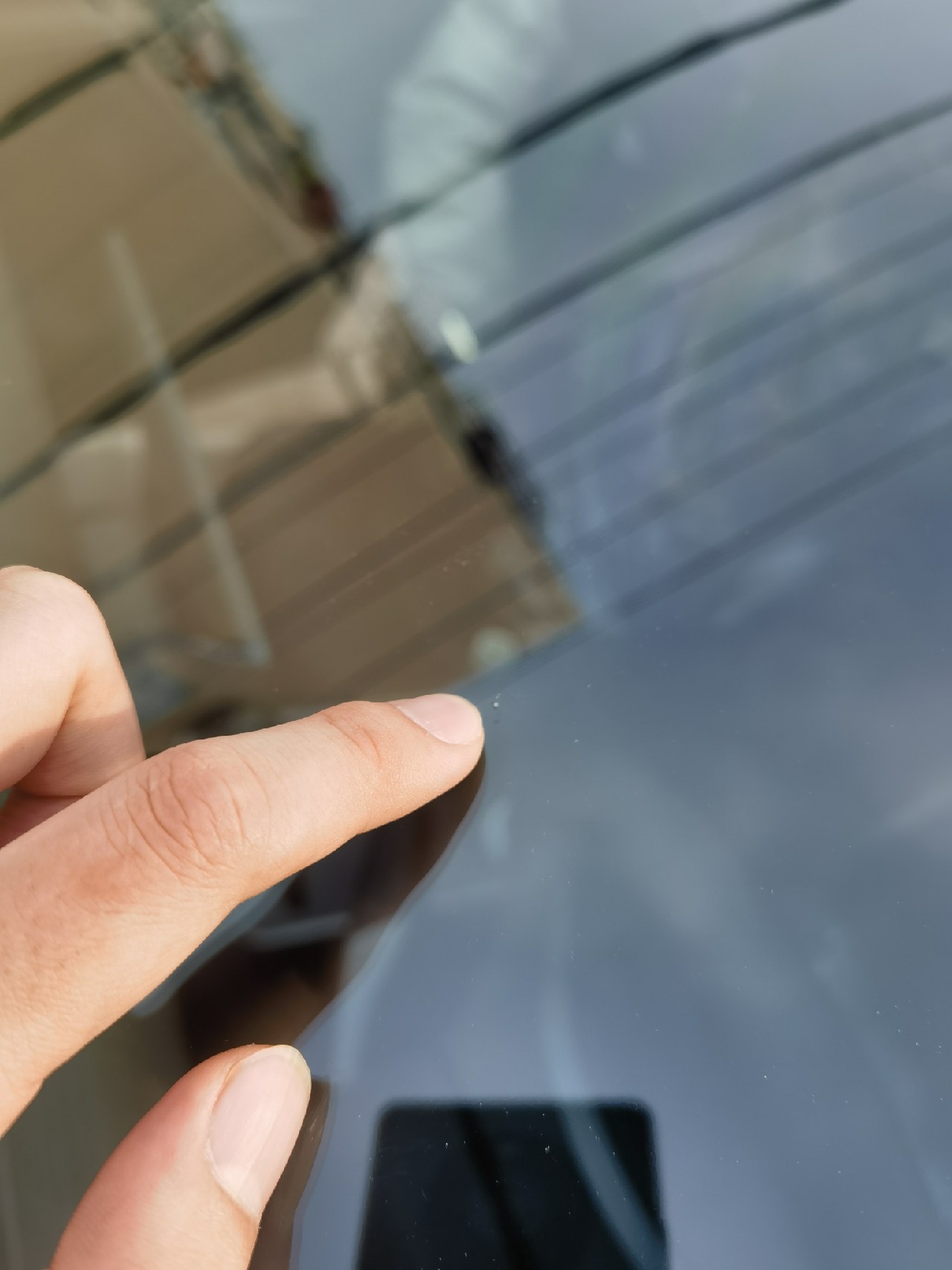 大佬们今天高架上前挡风被石子崩了一下，有了个小洞。怎么办呀大佬们😭😭 - 图片 1