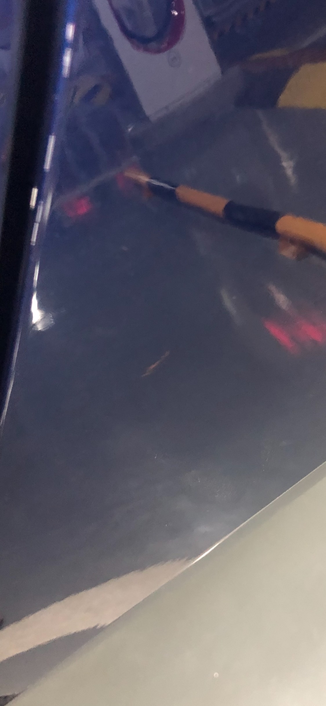 各位，这种情况在钣喷中心处理的话，一般费用是多少？

位置是左后门把手偏后方，开了哨兵也没抓到，真是服了 - 图片 1