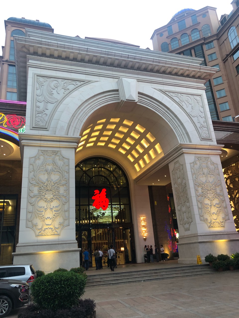 深圳到广西柳州，等M3充电那就来个随笔吧。刚拿车3天。1.提车就贴了车衣，漆面真的很薄，不贴开一段时间车头必然千疮百孔。强迫症晚期的我是接受不了的哇。2.回广西半路用了一下国标直流桩，真的好慢。3.到 - 图片 5