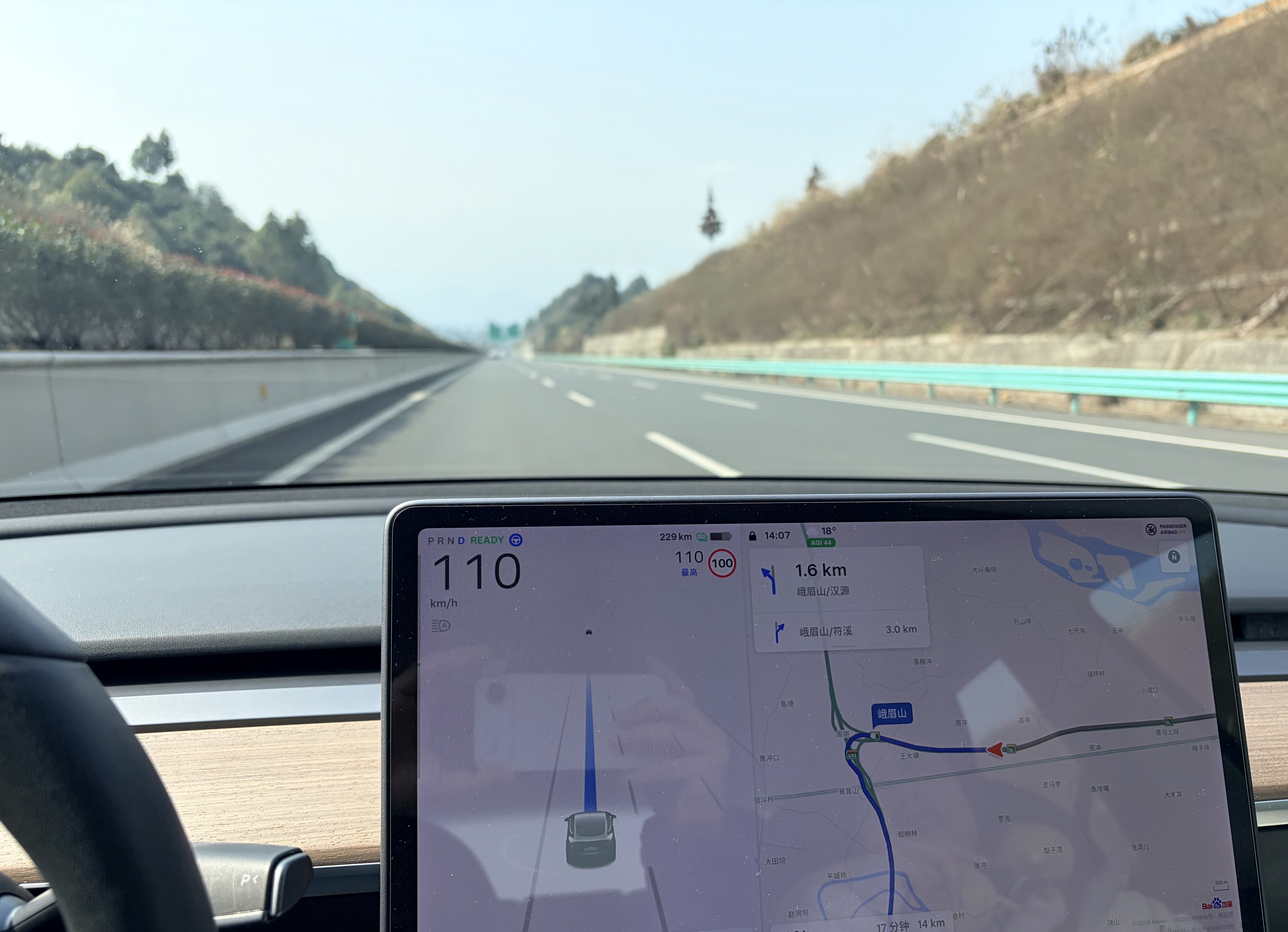 有eap/fsd的hw3.0车友，大家发现没有，虽然每次更新什么都没说，但是目前春节版本的noa貌似好用了很多，进匝道轻微画龙和不分清红直接减速到40都不存在了，今天路程切三次高速，匝道上都能跑在60 - 图片 1