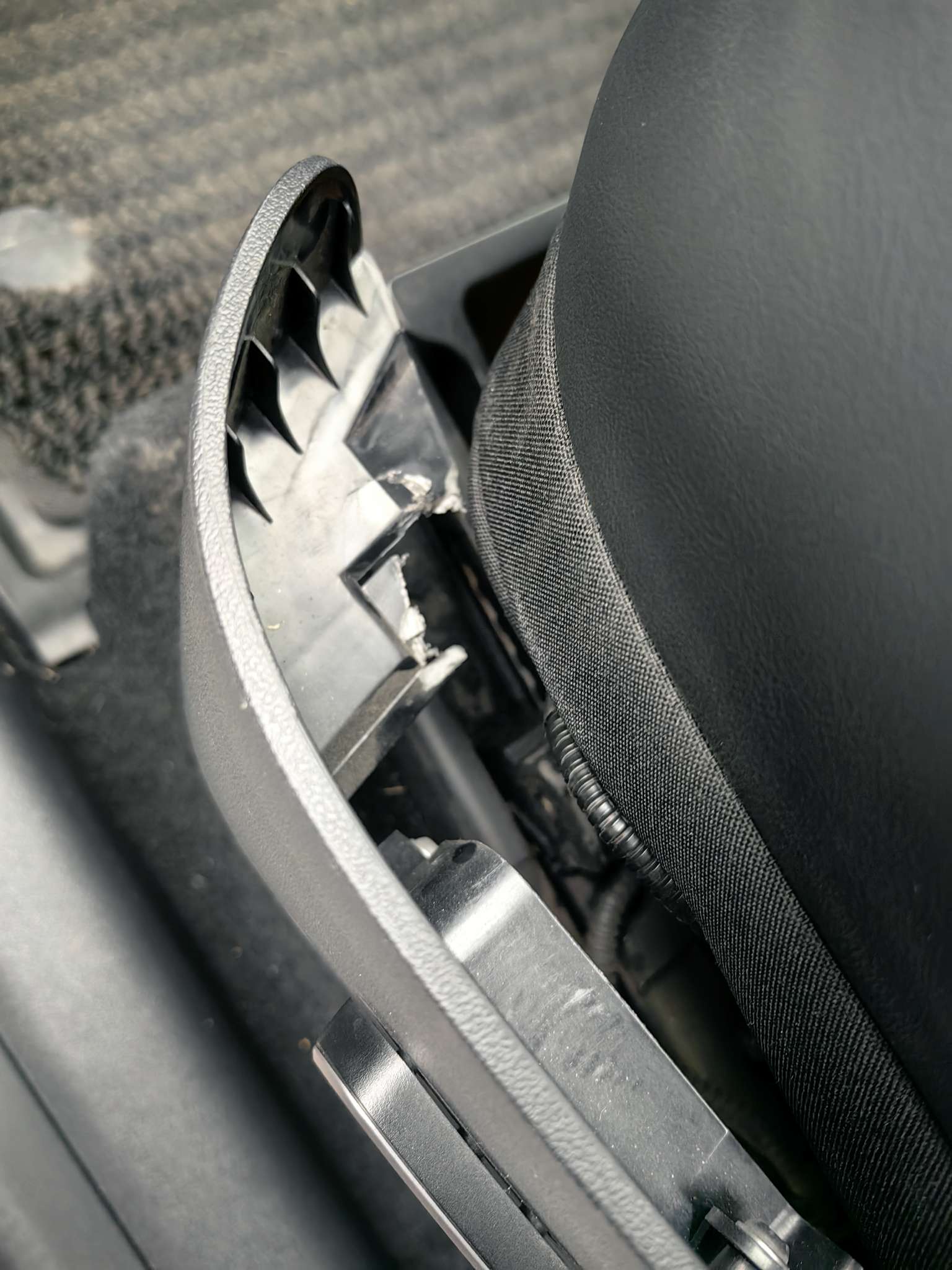 主驾座椅，哦豁 - 图片 1