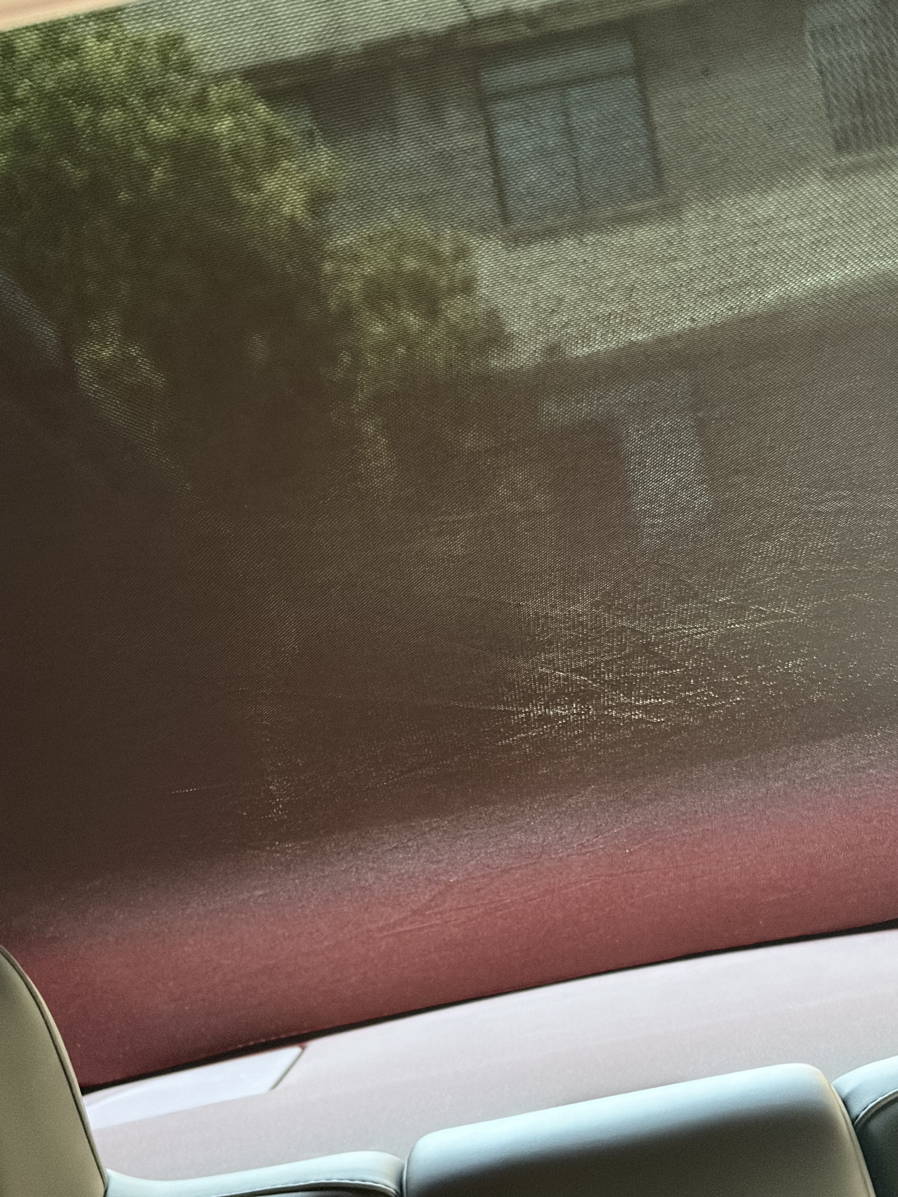 有用过m3原厂后遮掩帘的兄弟吗？
积分换了个后这样帘 看介绍后档是可以看到的
怎么我一摸黑 手机拍照倒是能看到点 肉眼全黑 
有没有有经验的兄弟分享一下经验 如何调整一下 卡扣加在哪里能透光 - 图片 1