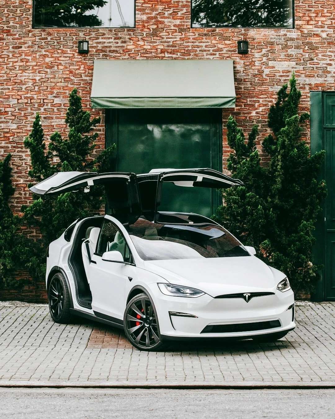 打算过完年换车了，只考虑纯电SUV。目前比较纠结X plaid和ELETRE S+咋选。选上22寸轮的话，X plaid会更贵一点。 - 图片 1