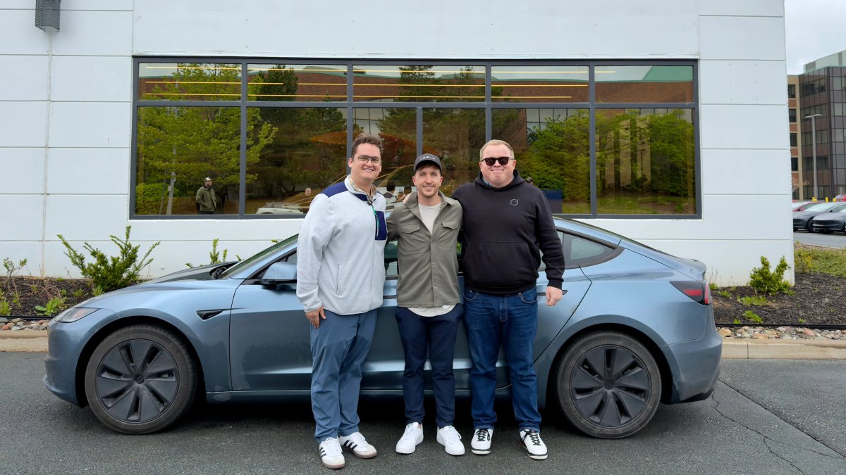 Tesla FSD系统于2026年5月29日完成加拿大海岸到海岸自动驾驶测试，车辆从BC省温哥华Horseshoe Bay出发，耗时4天21小时抵达Nova Scotia省Halifax特斯拉展厅，全 - 图片 1