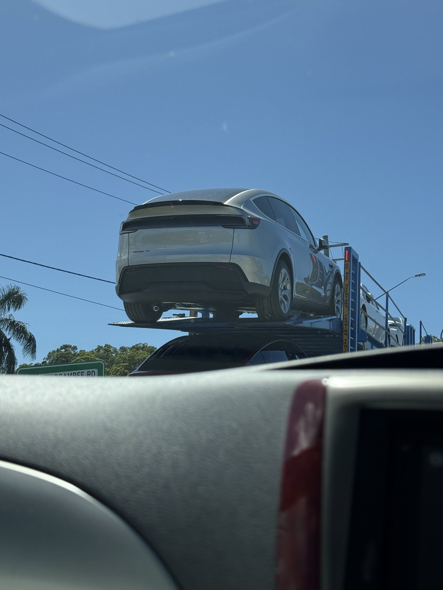 新款Model Y L在澳大利亚新南威尔士州被发现。

这波是国内用户先吃了～ - 图片 1