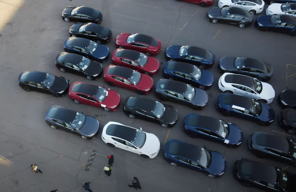 你继续谈判（半矩方向盘）🤣我依旧生产（特斯拉工厂） - 图片 3