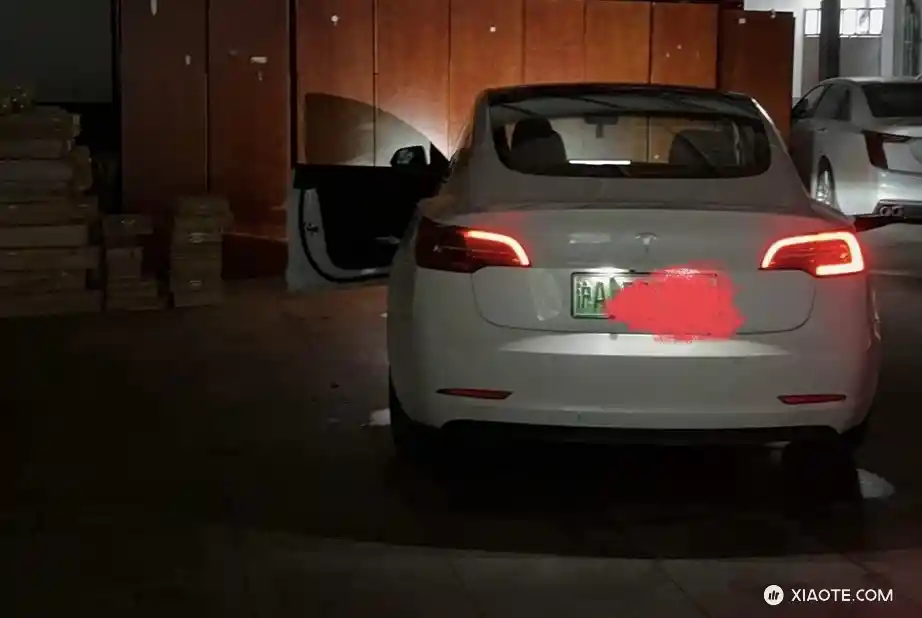 突然的撂挑子
19款长续3,今天上班都挺正常,该下班了直接一个打不开门
反复尝试解锁和锁定之后发现只有右边后视镜展开,右边两门可以开,爬到主驾驶发现还是打不开门,机械开关强行开门下车,左侧后门开始打不 - 图片 3