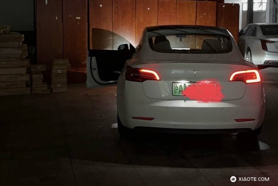 突然的撂挑子
19款长续3,今天上班都挺正常,该下班了直接一个打不开门
反复尝试解锁和锁定之后发现只有右边后视镜展开,右边两门可以开,爬到主驾驶发现还是打不开门,机械开关强行开门下车,左侧后门开始打不 - 图片 3