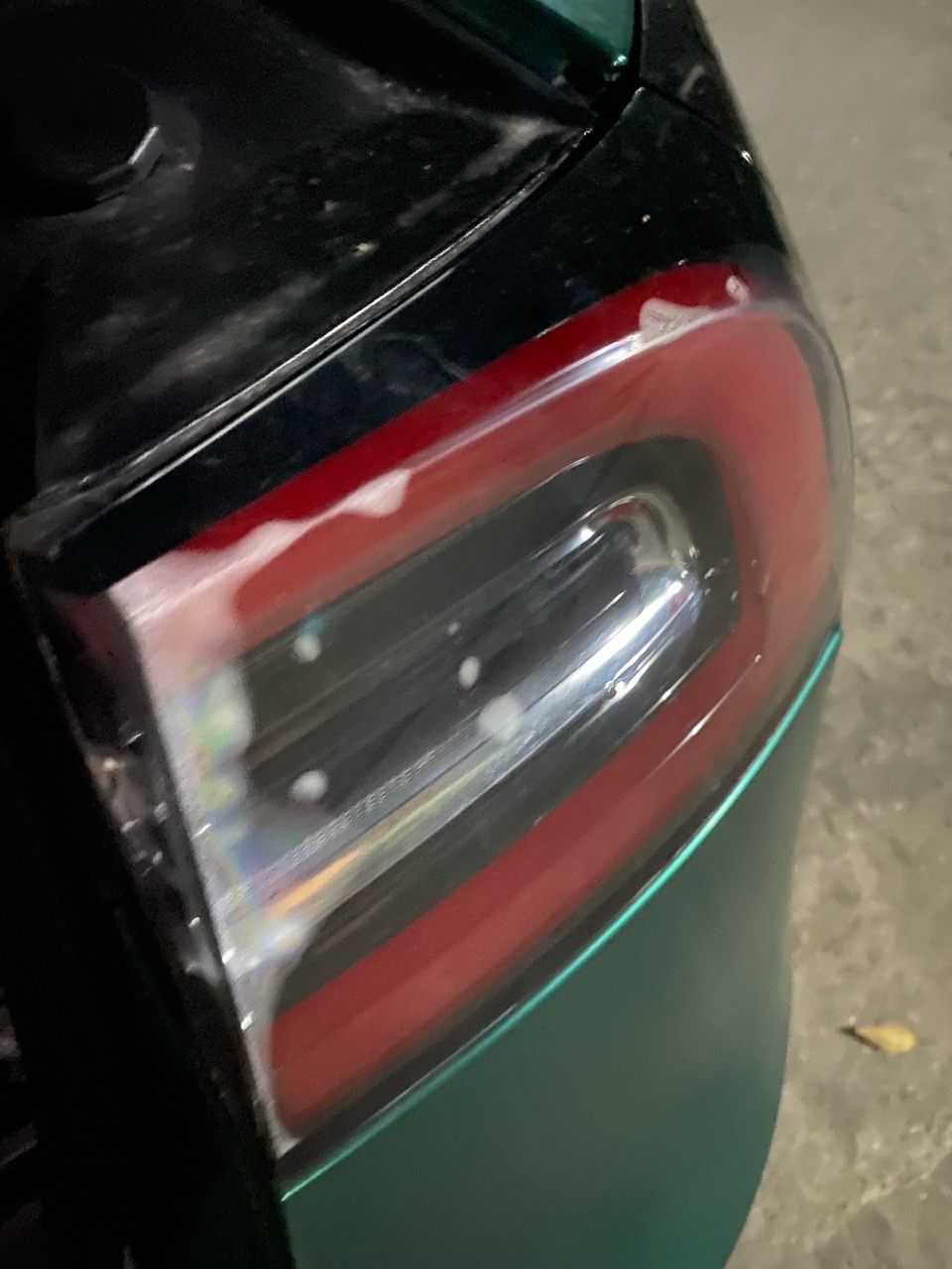 请问大家，是每个车的尾灯都会进水蒸汽吗？是要维修还是就不用管呢？ - 图片 1