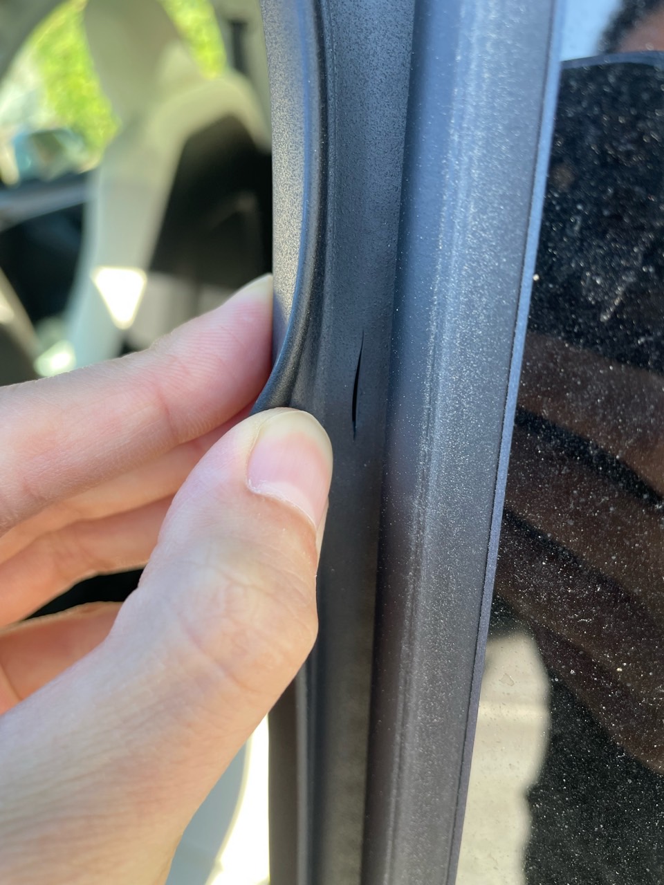 今天偶然发现的，那个车门胶条上都有一个口子呢 - 图片 2