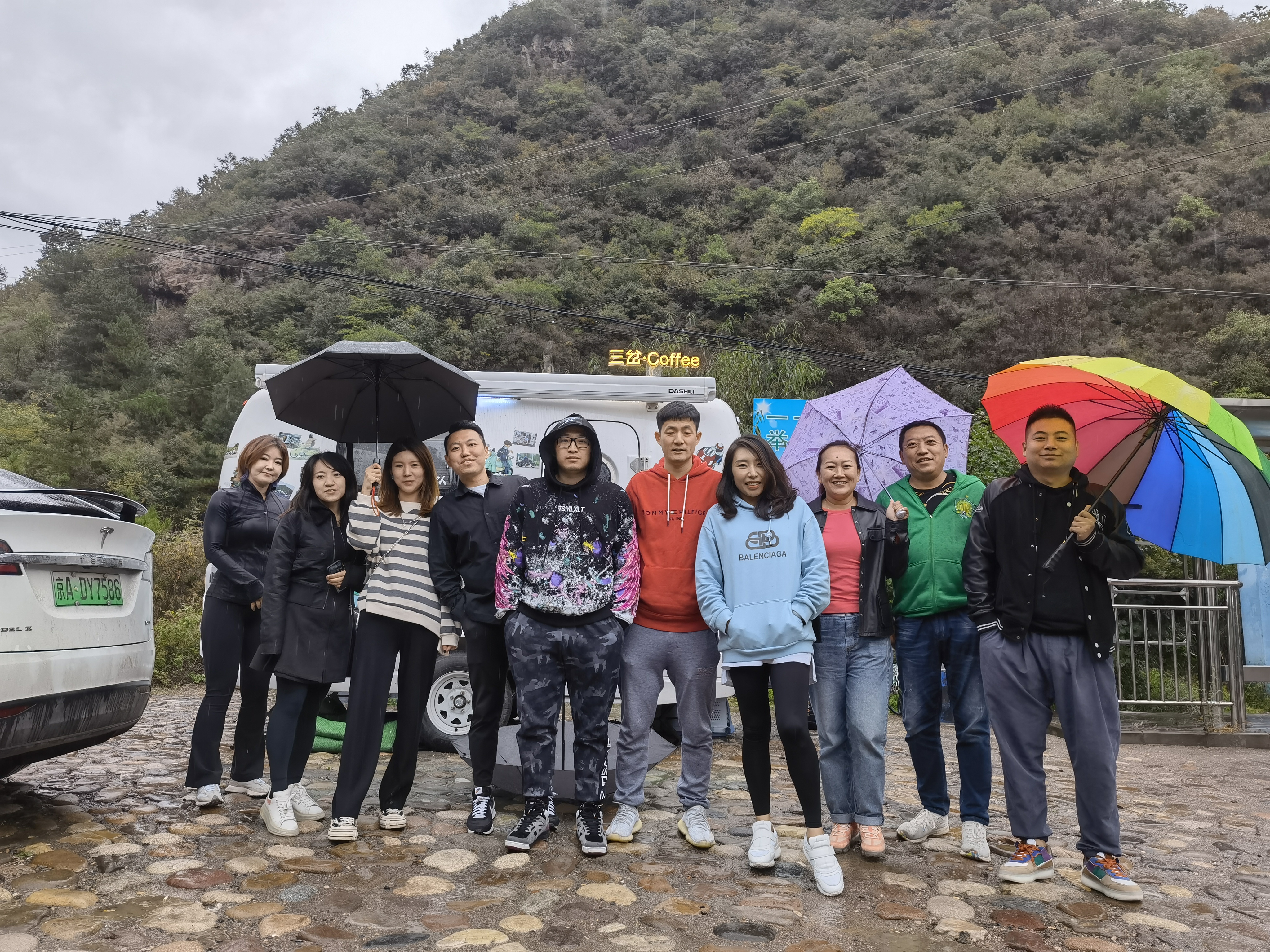 特斯拉车队十一黄金周之范崎路篇
十一黄金周已经过去，大家都投入了紧张的工作当中，但是在黄金周期间，车队还是组织了一次放松的跑山活动，下面我就给大家分享一下。由于10月6号基本整天都在下雨，所以照片不是 - 图片 6