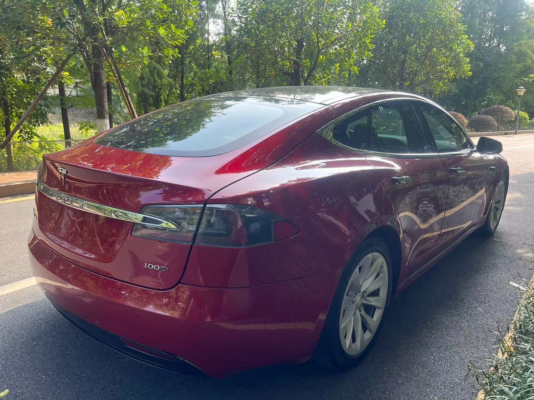 出特斯拉ModelS一手用车18年上牌model s100D，带终身免费充电和增强版辅助驾驶EAP，空气悬驾。续航500多公里，内饰基本没有磨损，非常干净漂亮（车商勿扰） - 图片 3