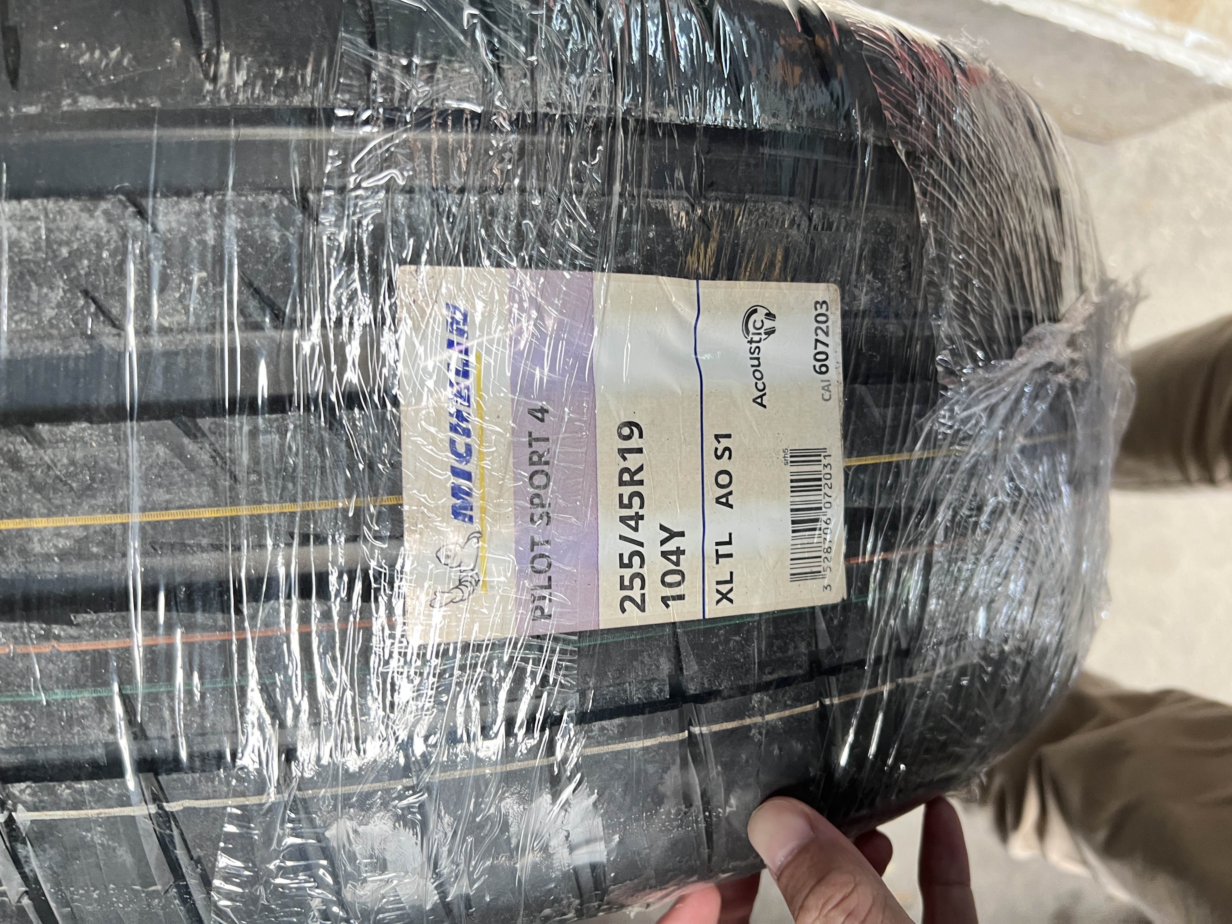 21年19寸y换米其林ps4了，其实是想换psev，给老板的照片发错成ps4，就这样换吧，真是尴尬， - 图片4