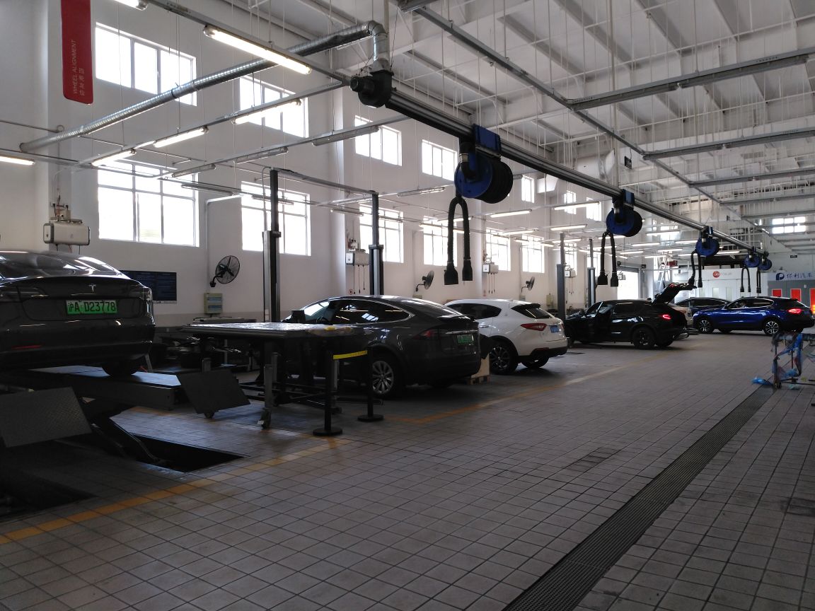 最近比较糟心，先是右后侧悬挂位置磕碰，接着有被倒车刮到右后侧。留车在华翔路服务中心，好好修复一下！ - 图片 3