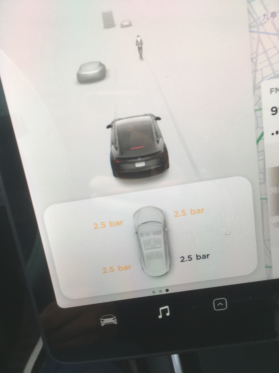 一个月不到，气温掉了20度，上个月室外43度，胎压今天报警了，要打气吗？ - 图片 1