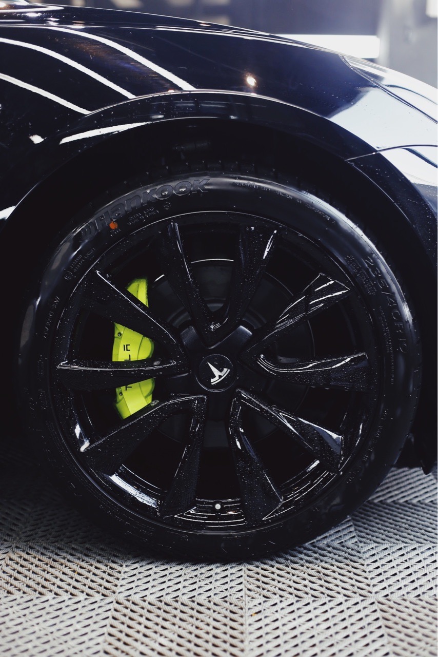 黑化先告一段落 钢琴烤漆黑轮毂加骚绿卡钳 不太喜欢黑武士的乌漆麻黑 外加一个小尾翼 又是一个小细节 慢慢都会变成自己喜欢的样子 - 图片 3