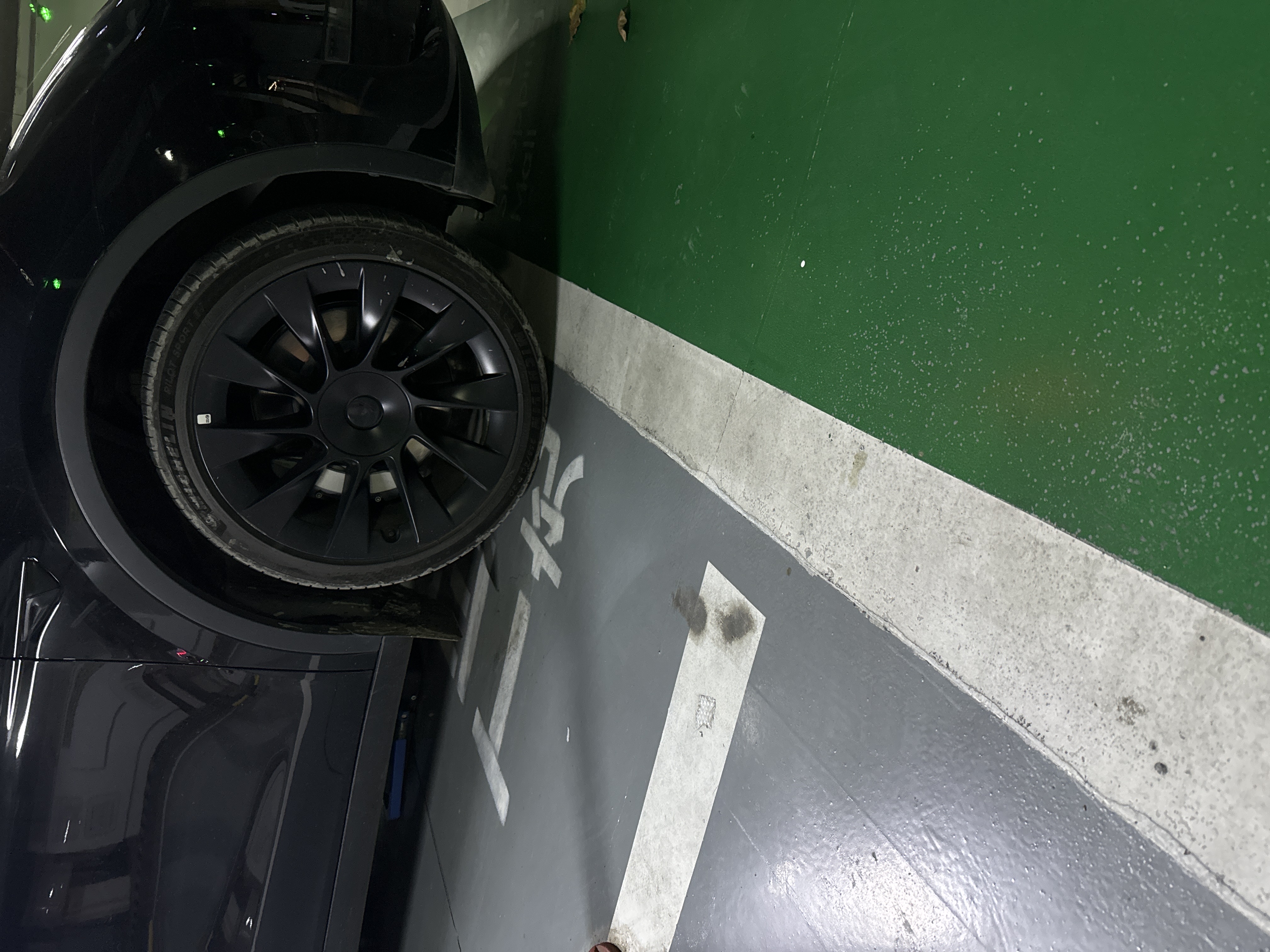 请问各位特友，超充的时候会不会电池下面流出像空调一样的水出来？ - 图片 3