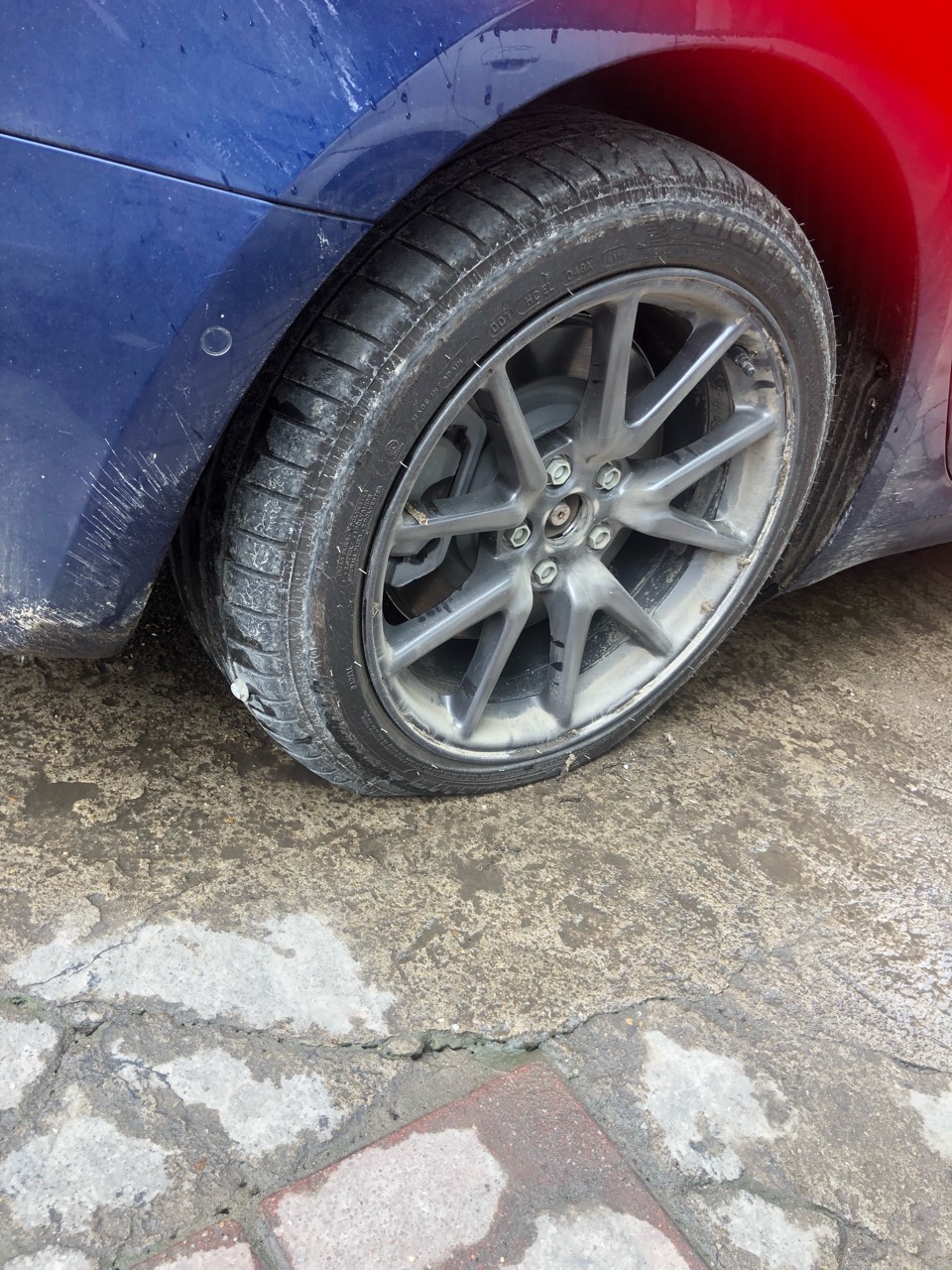 首扎…高速出口几公里发现漏气一路心惊胆战的开下高速…蘑菇钉补胎一百块真是贵啊 - 图片 1