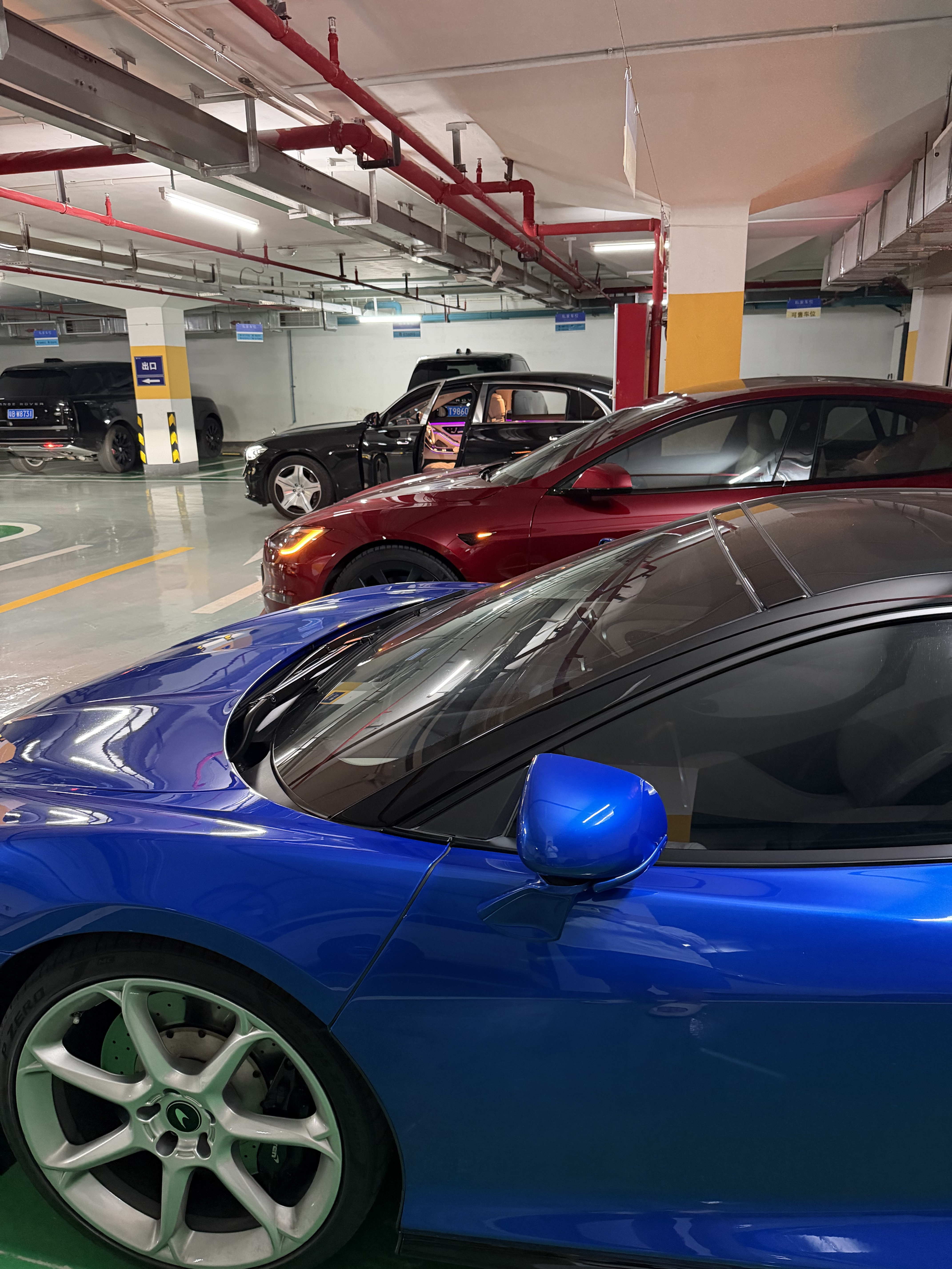 等我35岁之后把迈巴赫换成飞驰就坐等退休。 - 图片 1