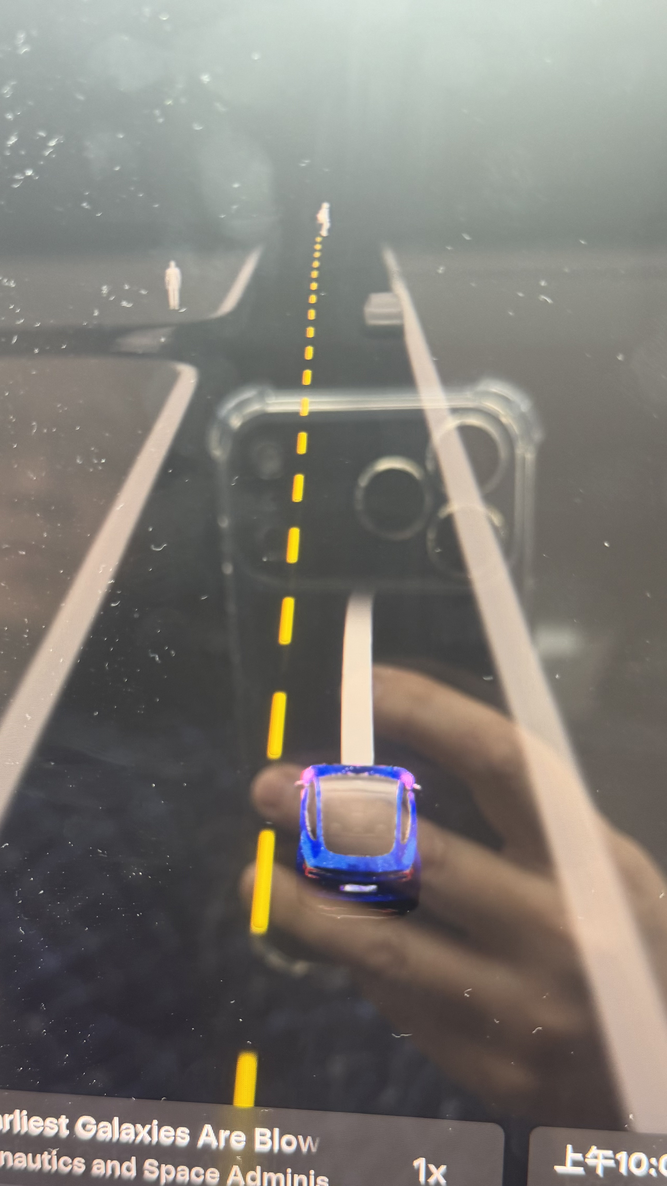 同学们，之前的FSD双车道中间会渲染黄线吗?我以前没注意。 - 图片 1