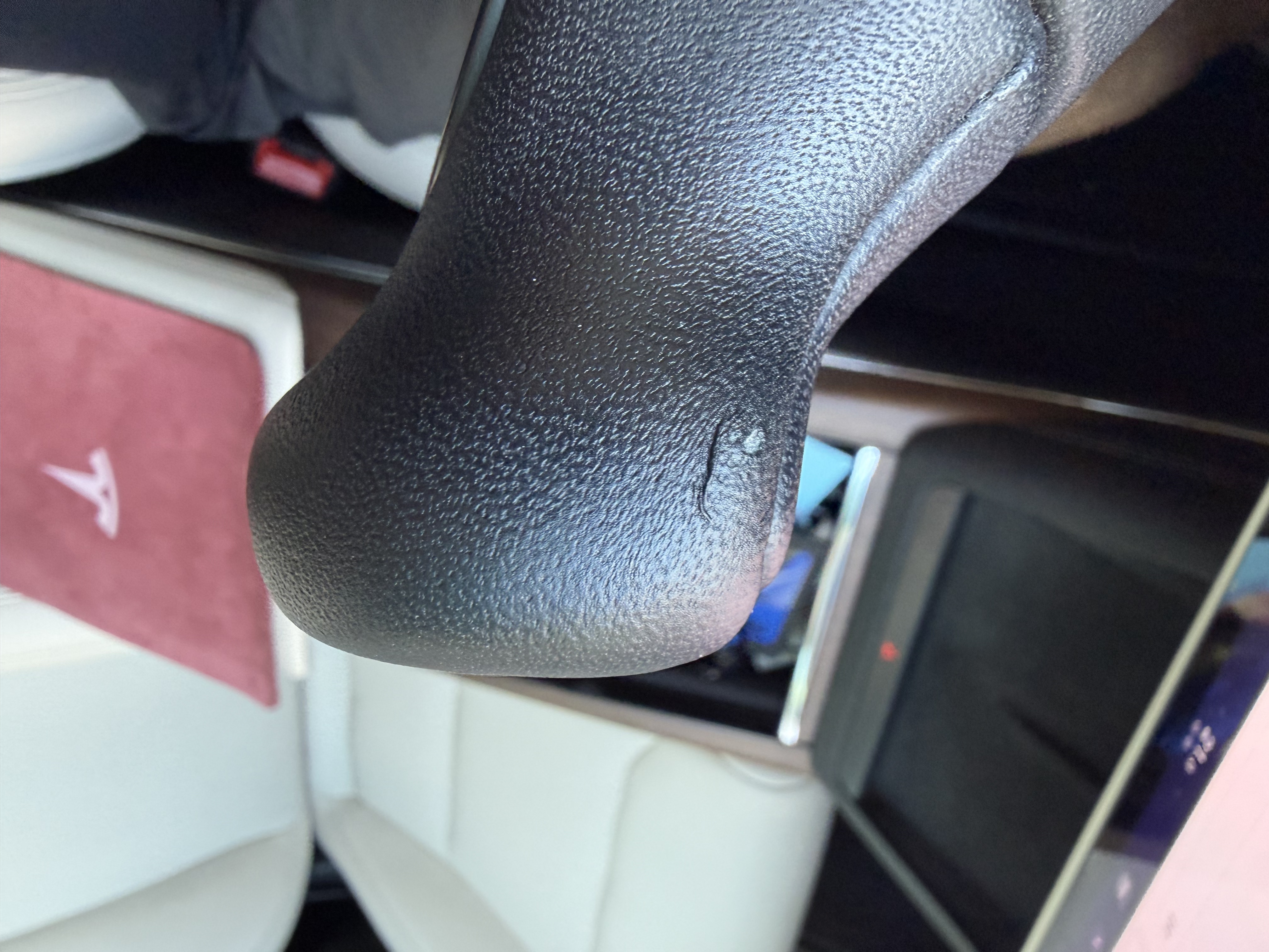 方向盘起皮这种保修吗？两边都起皮 - 图片 2